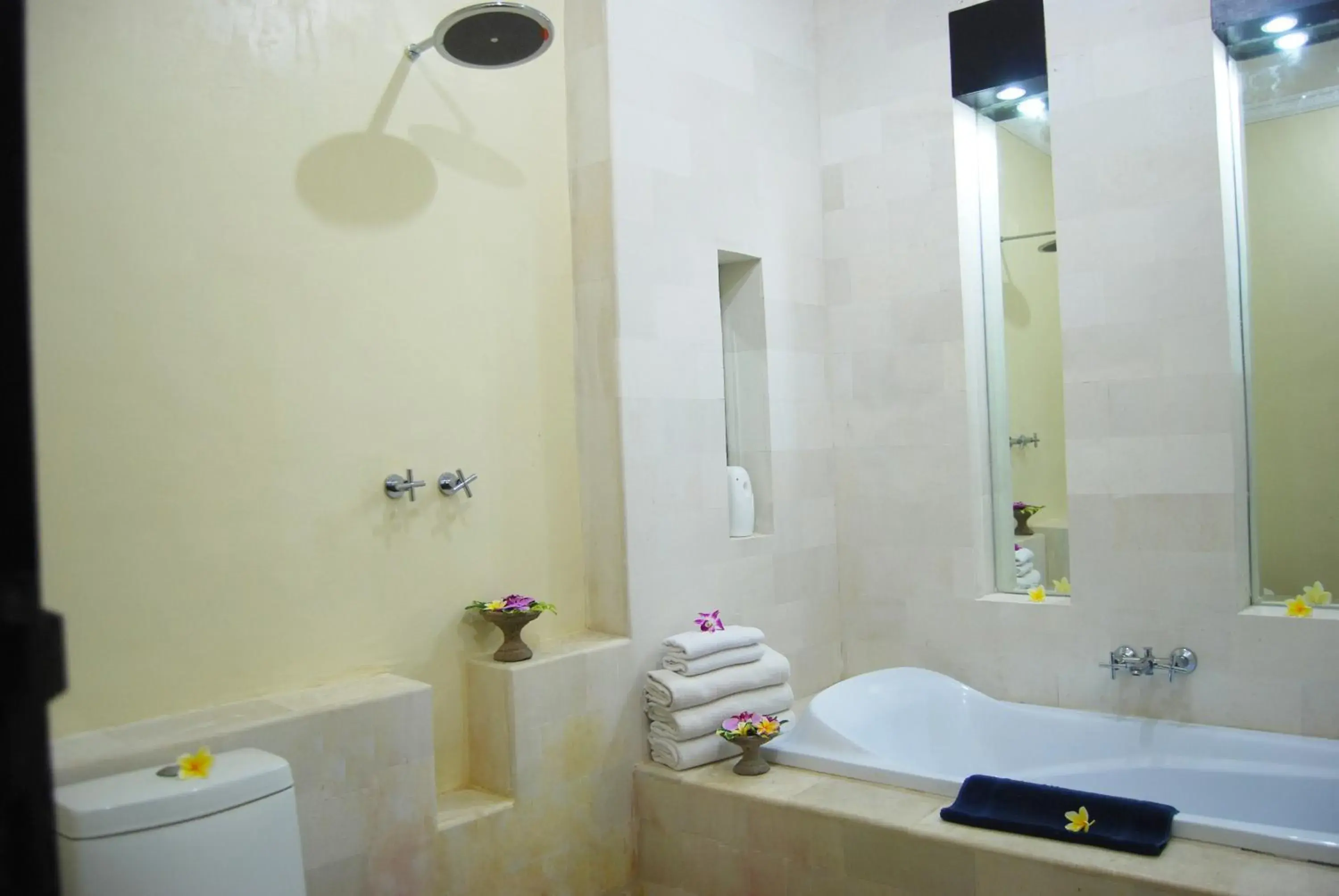 Bathroom in Puri Gopa Hotel