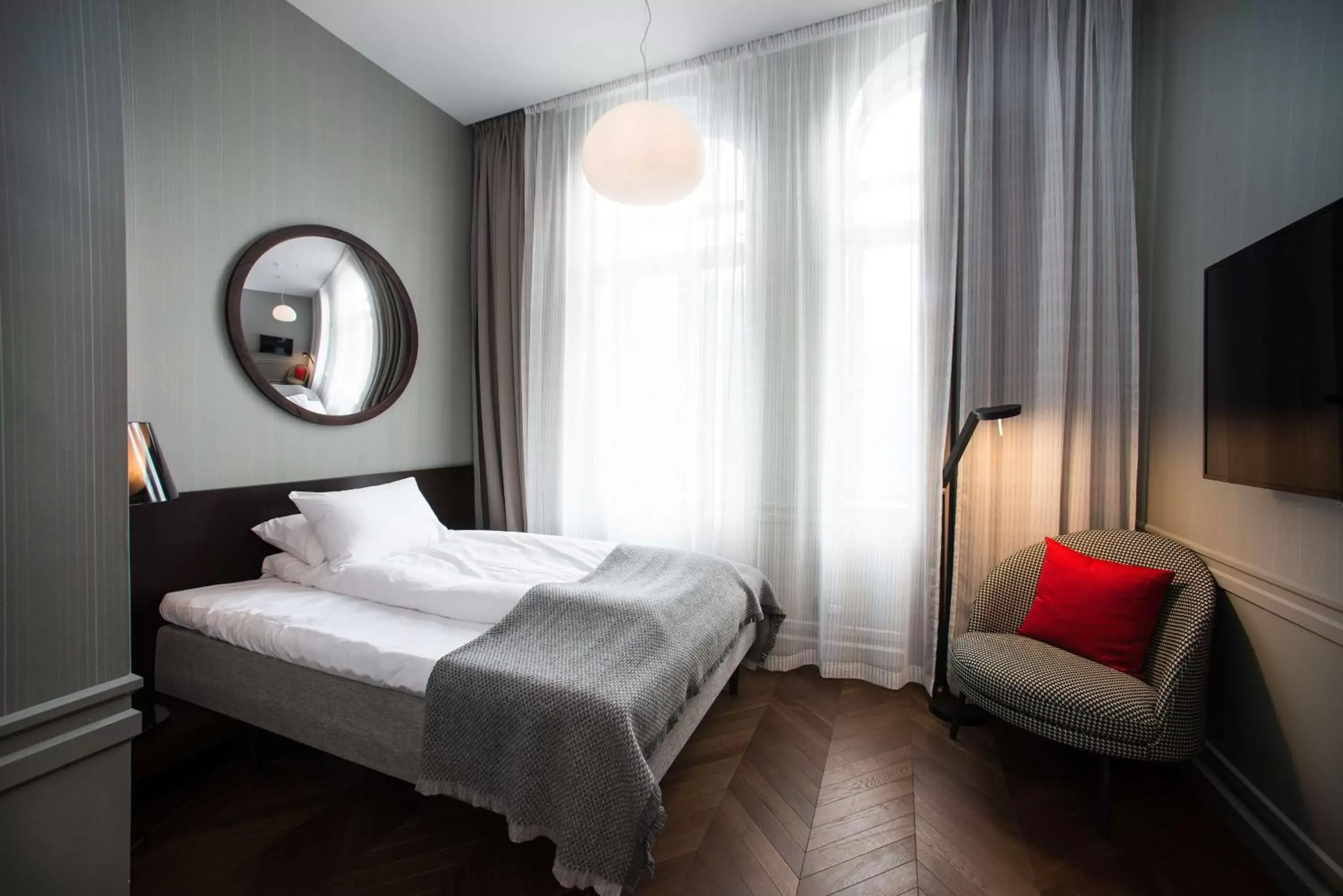 Photo of the whole room, Bed in Bergen Børs Hotel