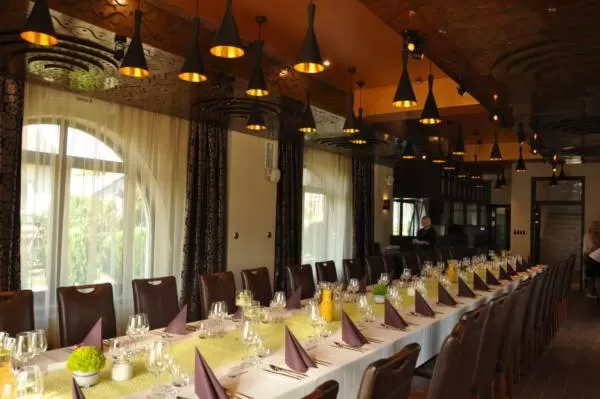 Restaurant/places to eat in Lawendowy Zdrój Medycyna i SPA