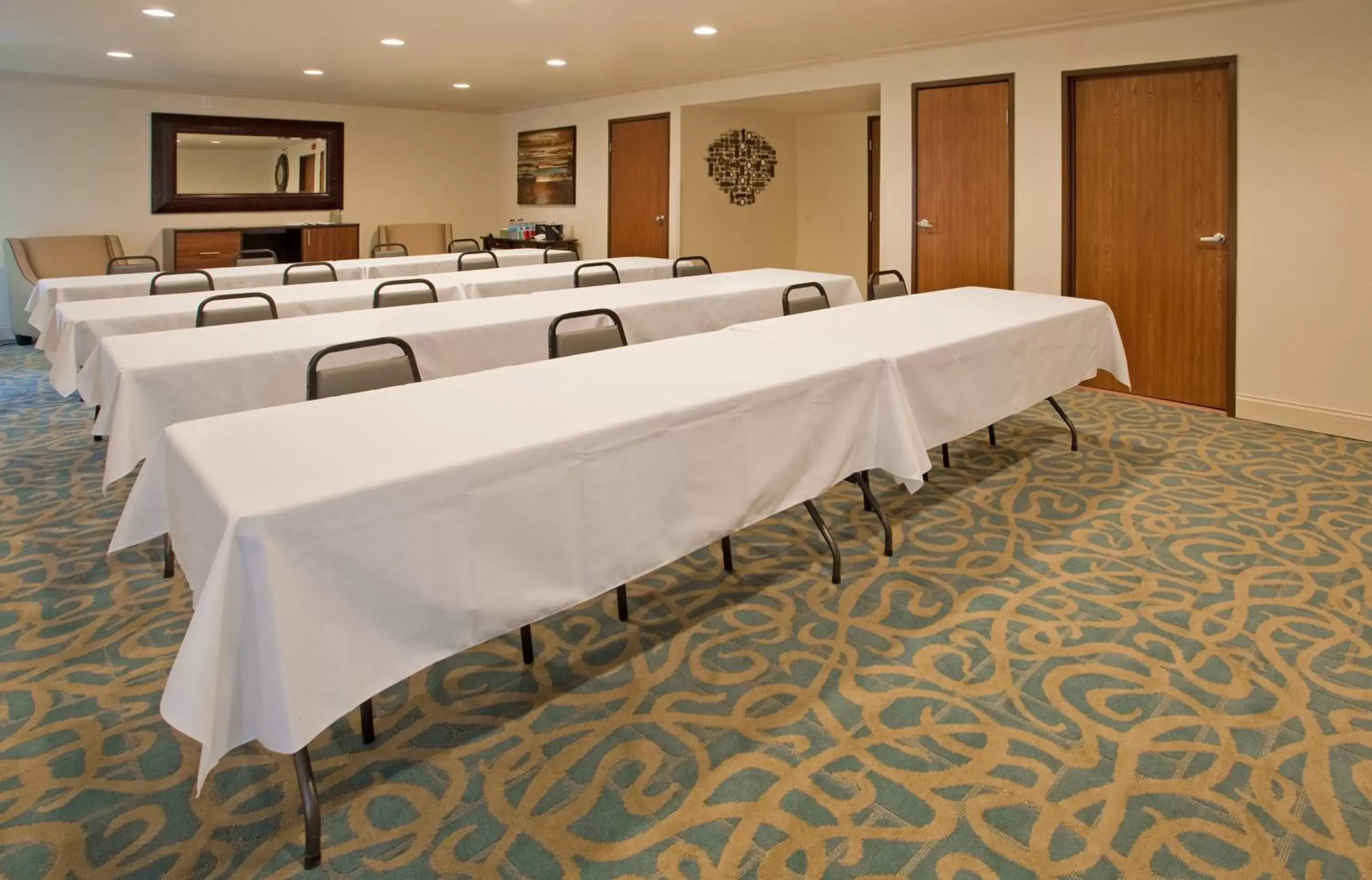 Meeting/conference room in Holiday Inn Express Hotel & Suites Branson 76 Central, an IHG Hotel