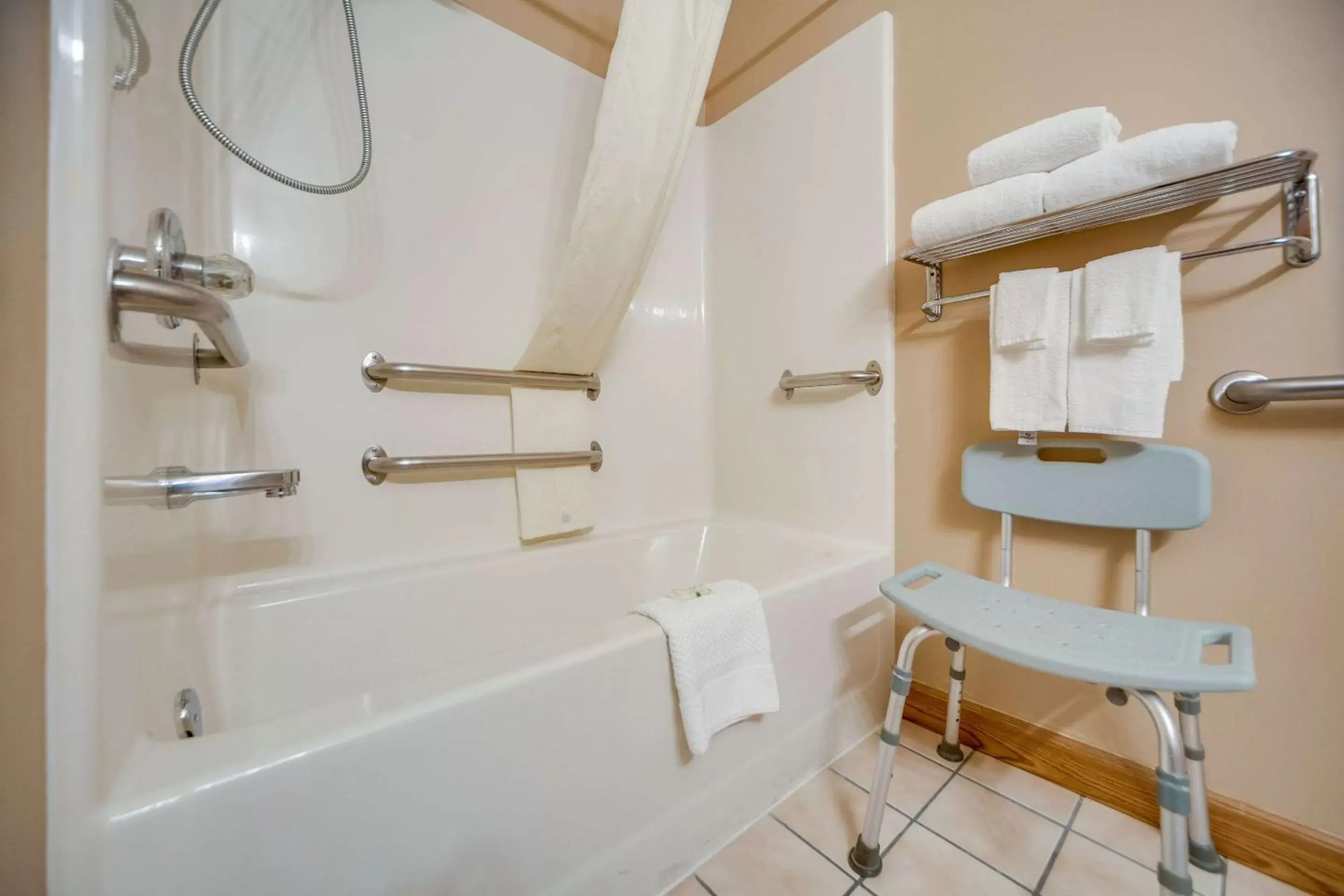 Bathroom in Quality Inn Hastings Bathroom in Quality Inn Hastings