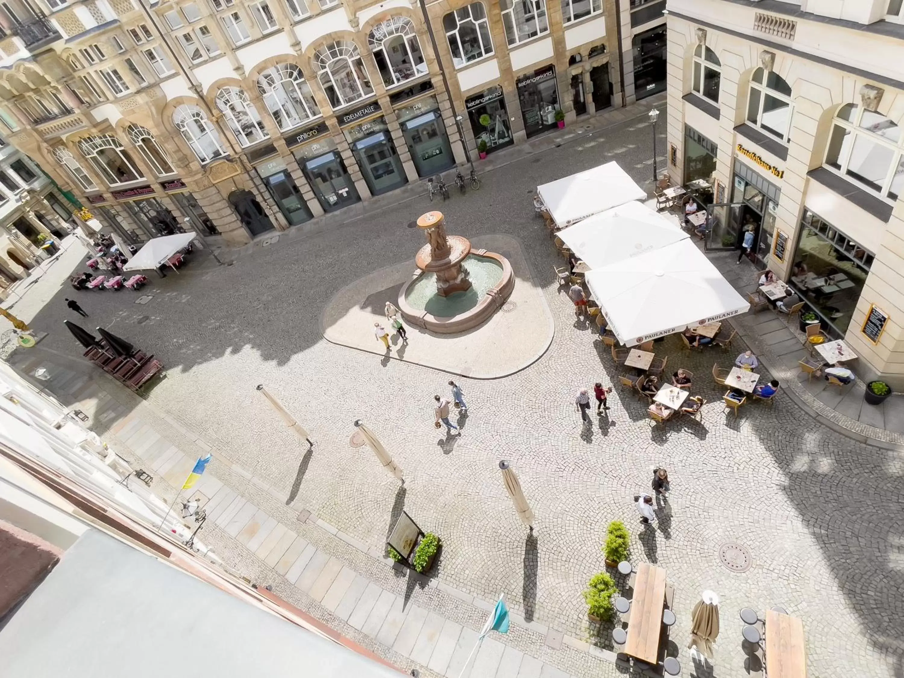 Property building in Five Elements Hostel Leipzig Property building in Five Elements Hostel Leipzig