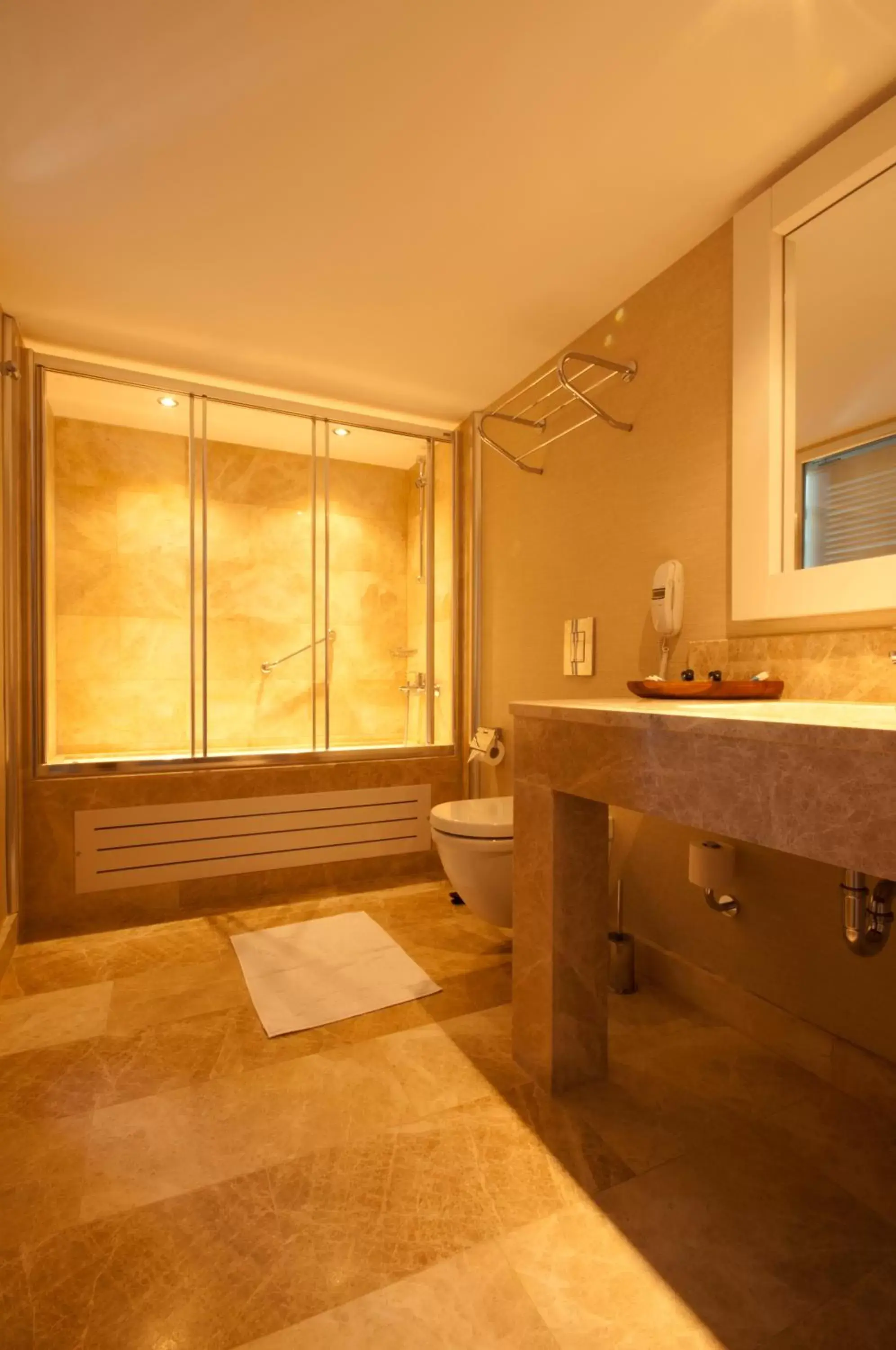 Shower, Bathroom in Alesta Yacht Hotel