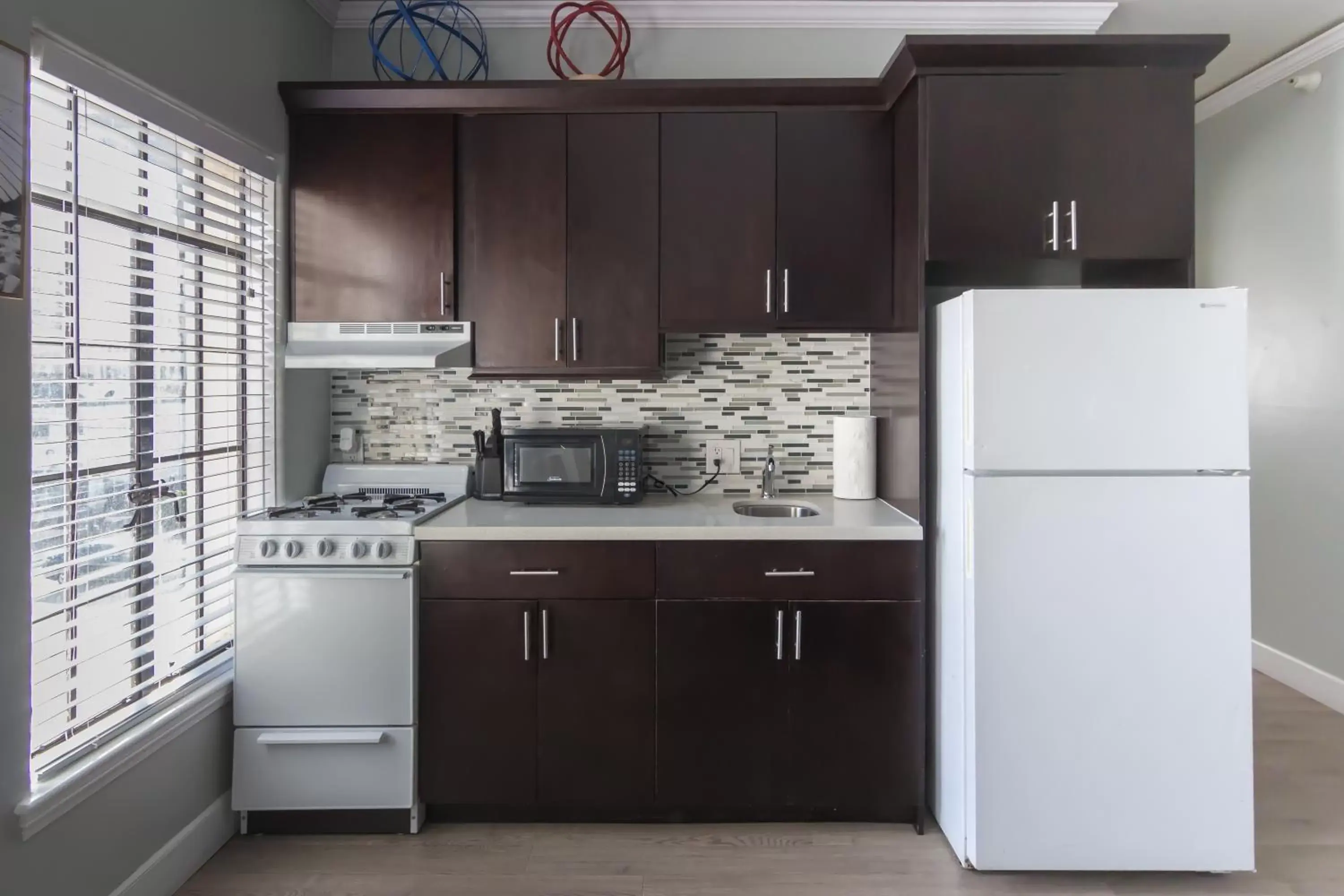 Kitchen/Kitchenette in Broadlind Hotel