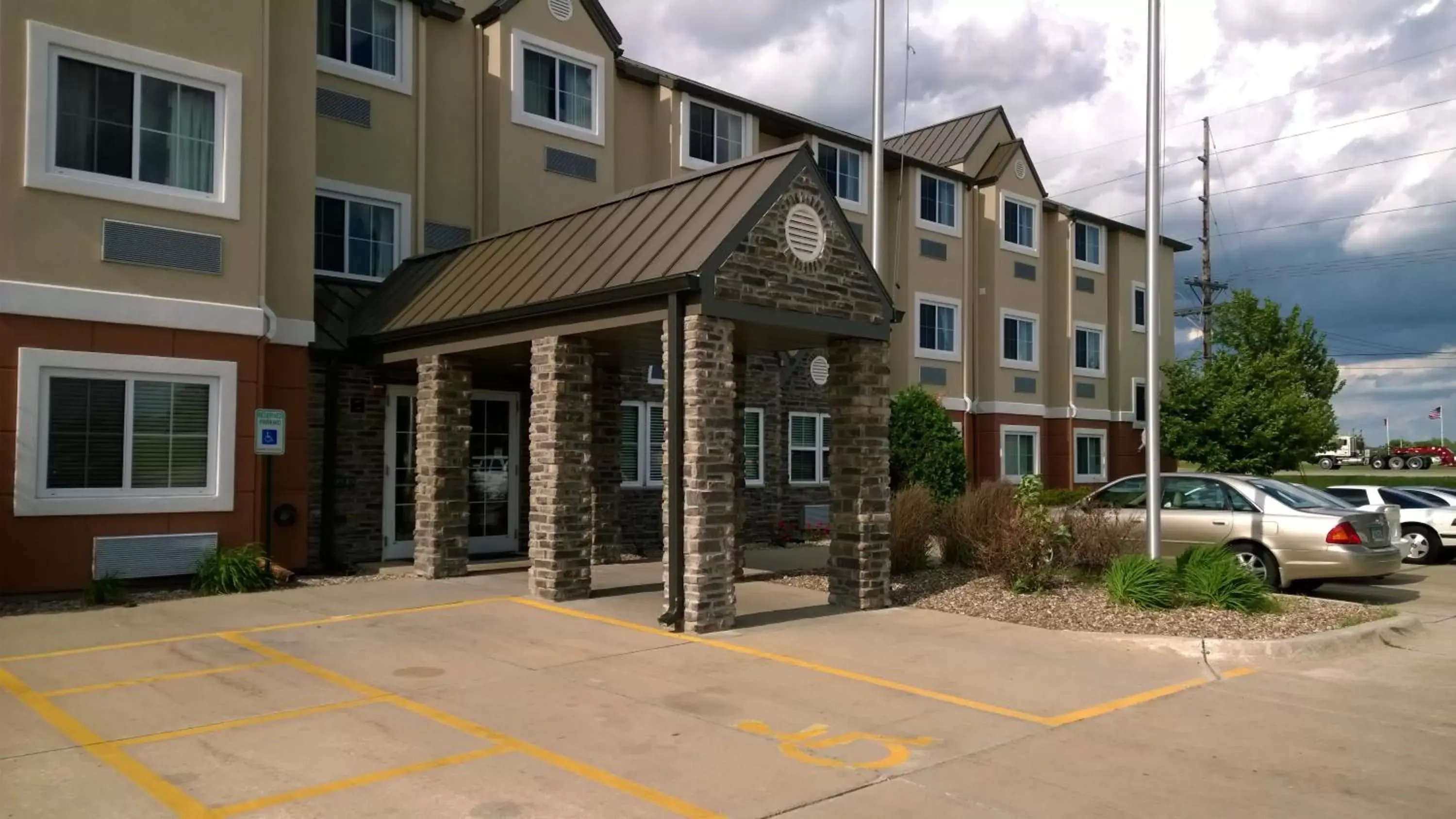 Facade/entrance, Property Building in Marion Inn