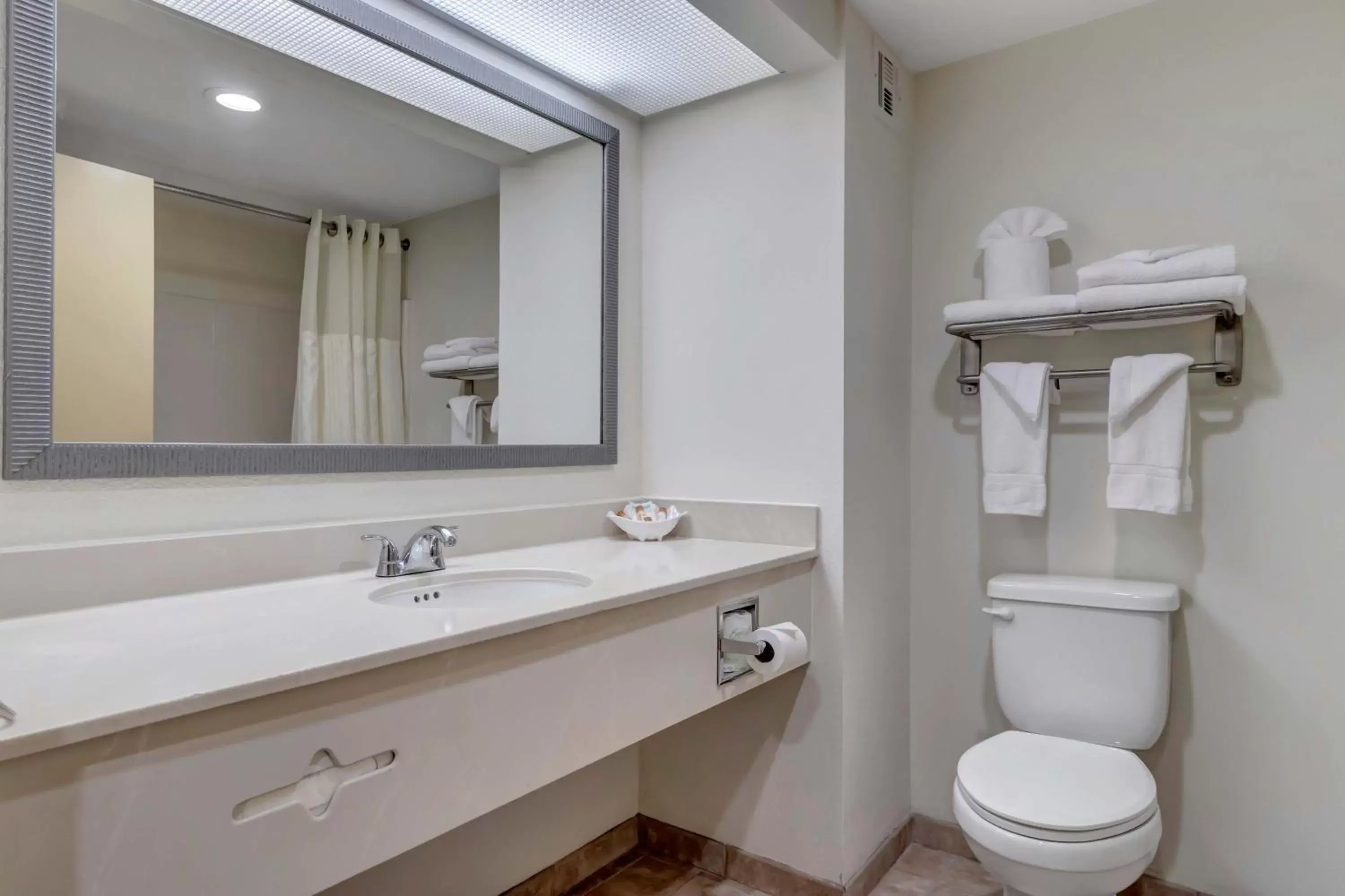 Bathroom in Hutchinson Island Plaza Hotel & Suites