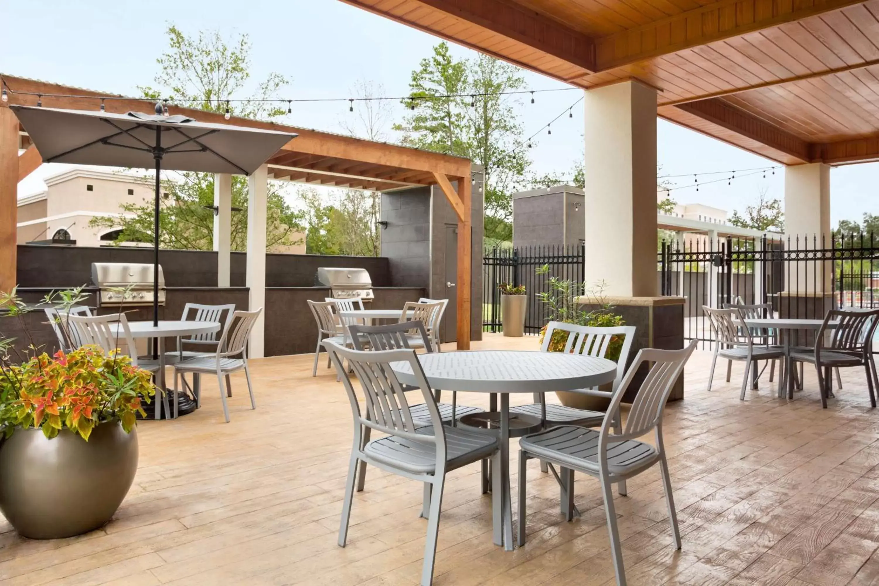 Patio, Restaurant/Places to Eat in Home2 Suites by Hilton Shenandoah The Woodlands