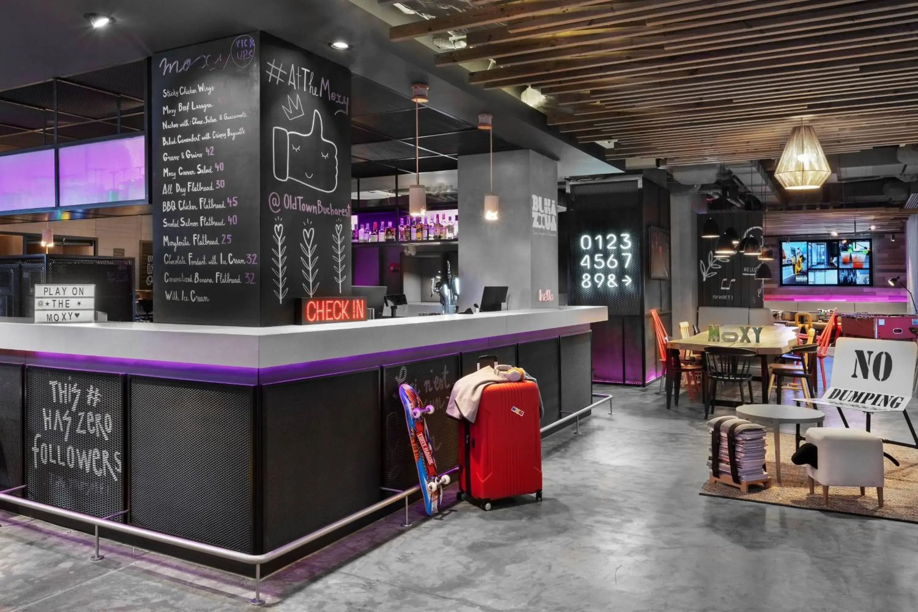 Lounge or bar in Moxy Bucharest Old Town
