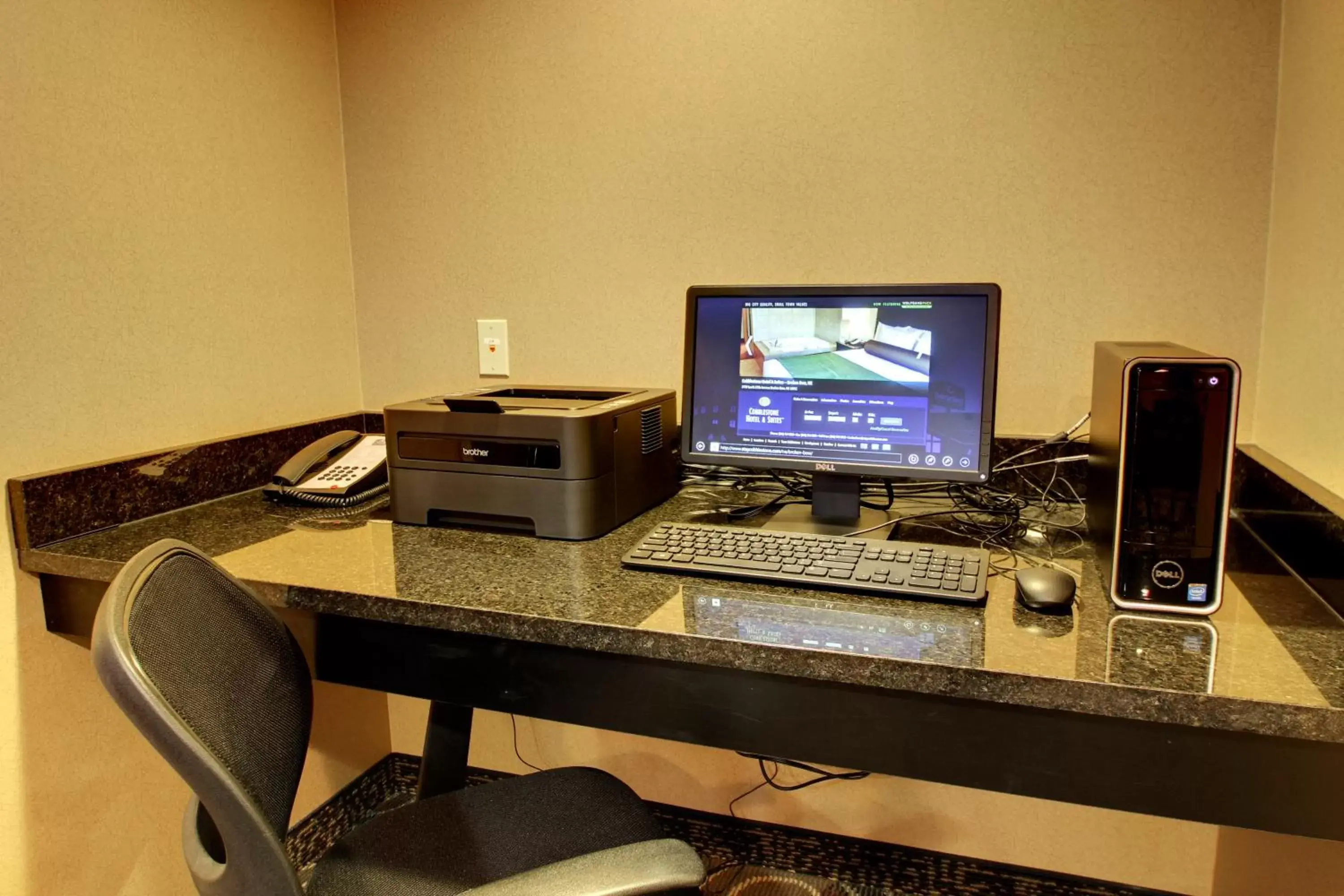 Business facilities in Cobblestone Hotel & Suites - Charlestown