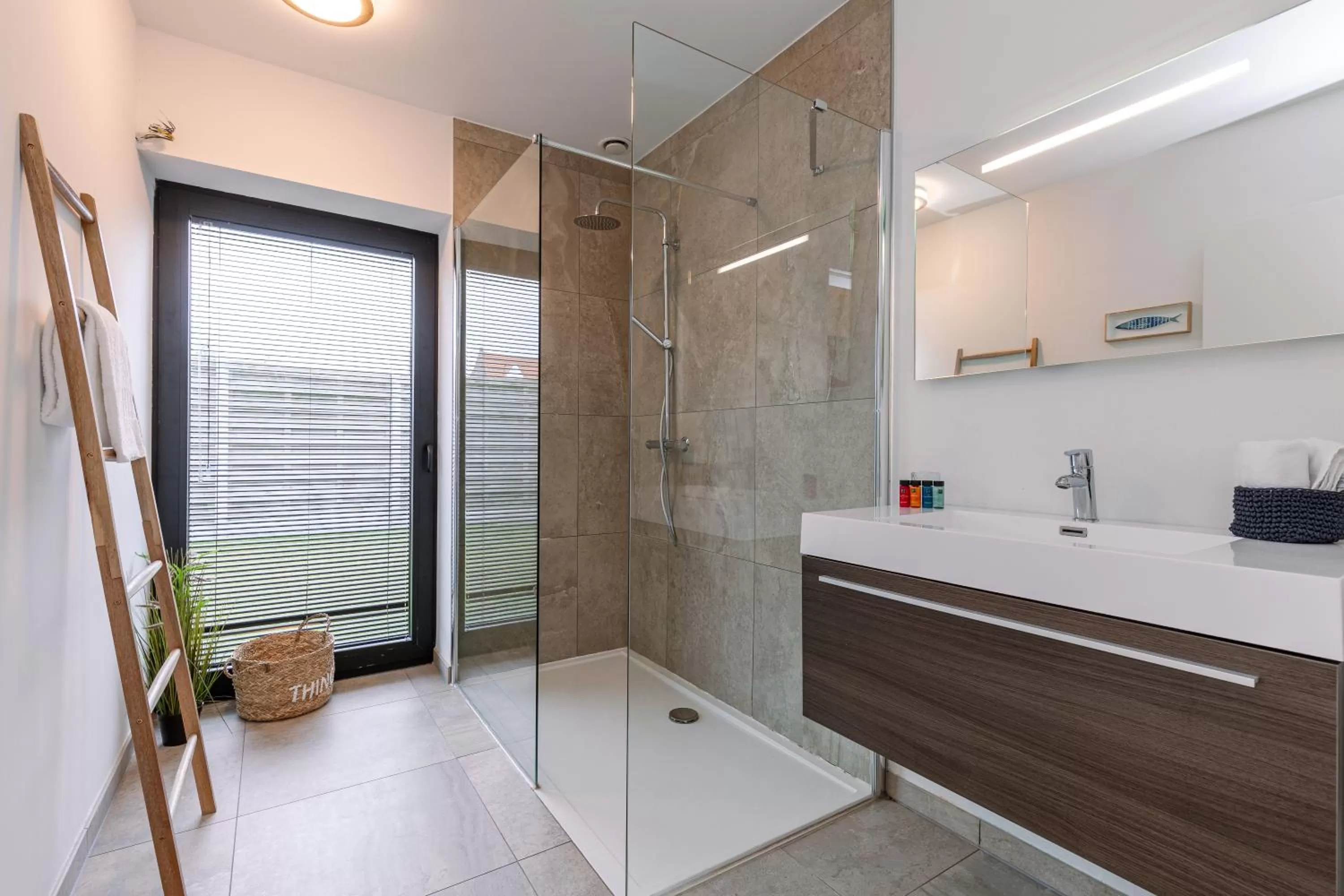 Shower, Bathroom in Whaaw Westende-bad