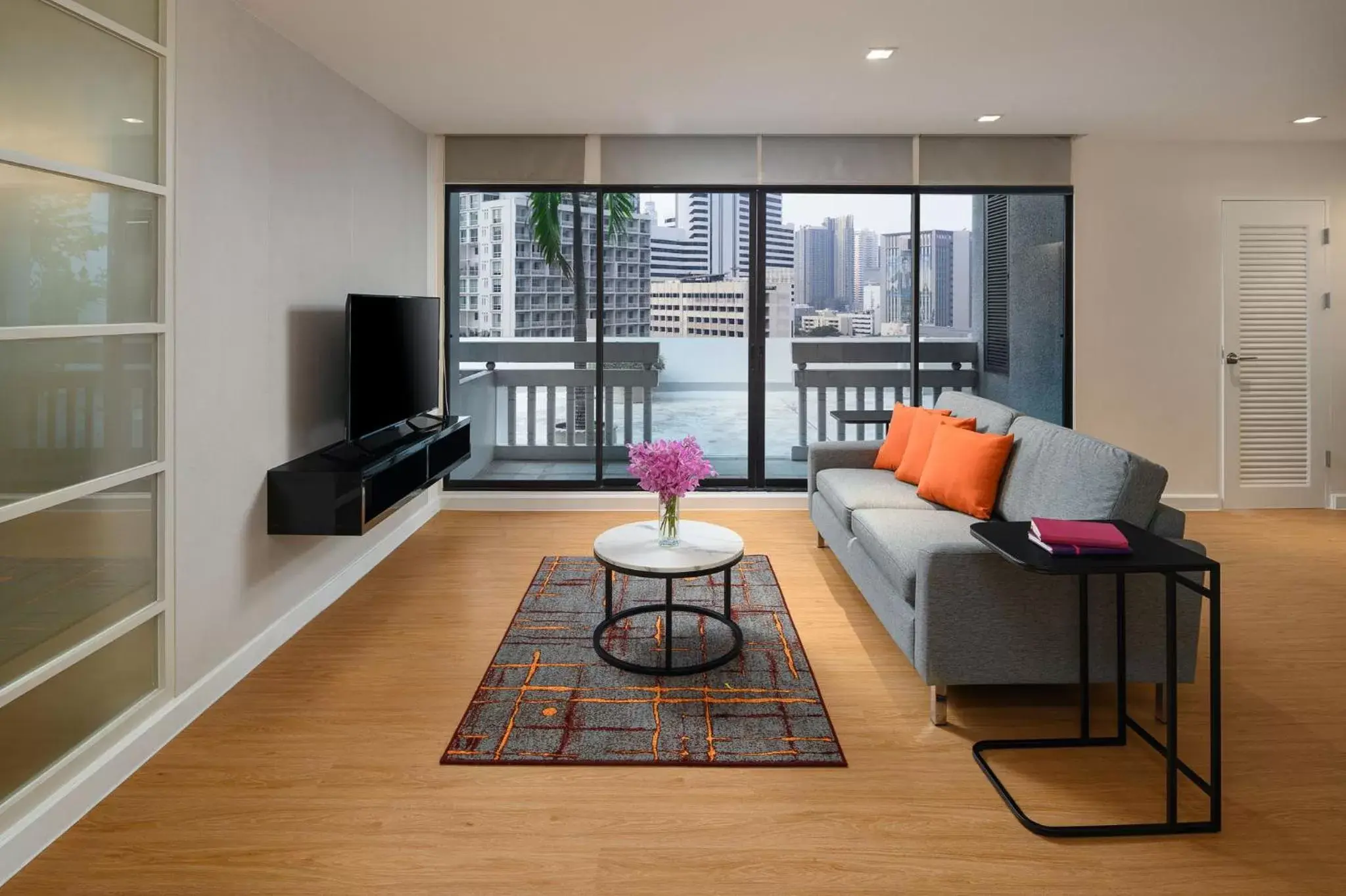 Living room, Seating Area in PARKROYAL Suites Bangkok - SHA Plus Certified