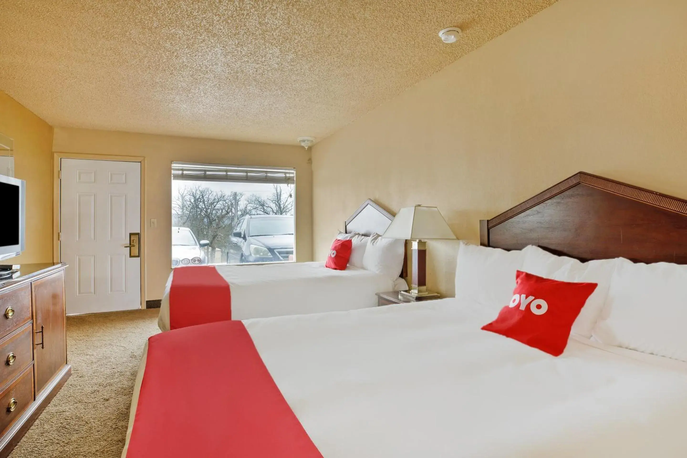 Photo of the whole room, Bed in OYO Hotel Branson MO-165