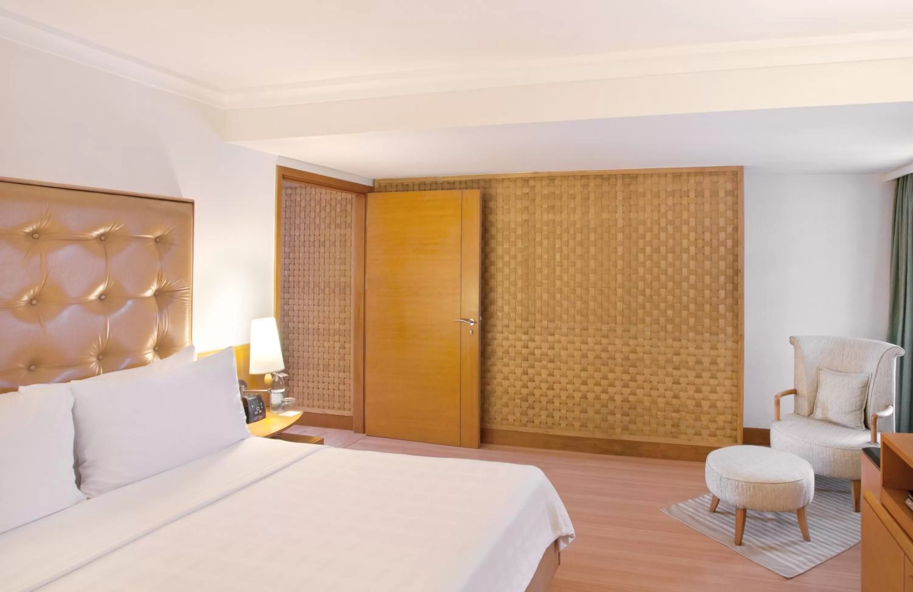 Bedroom, Bed in Trident Chennai