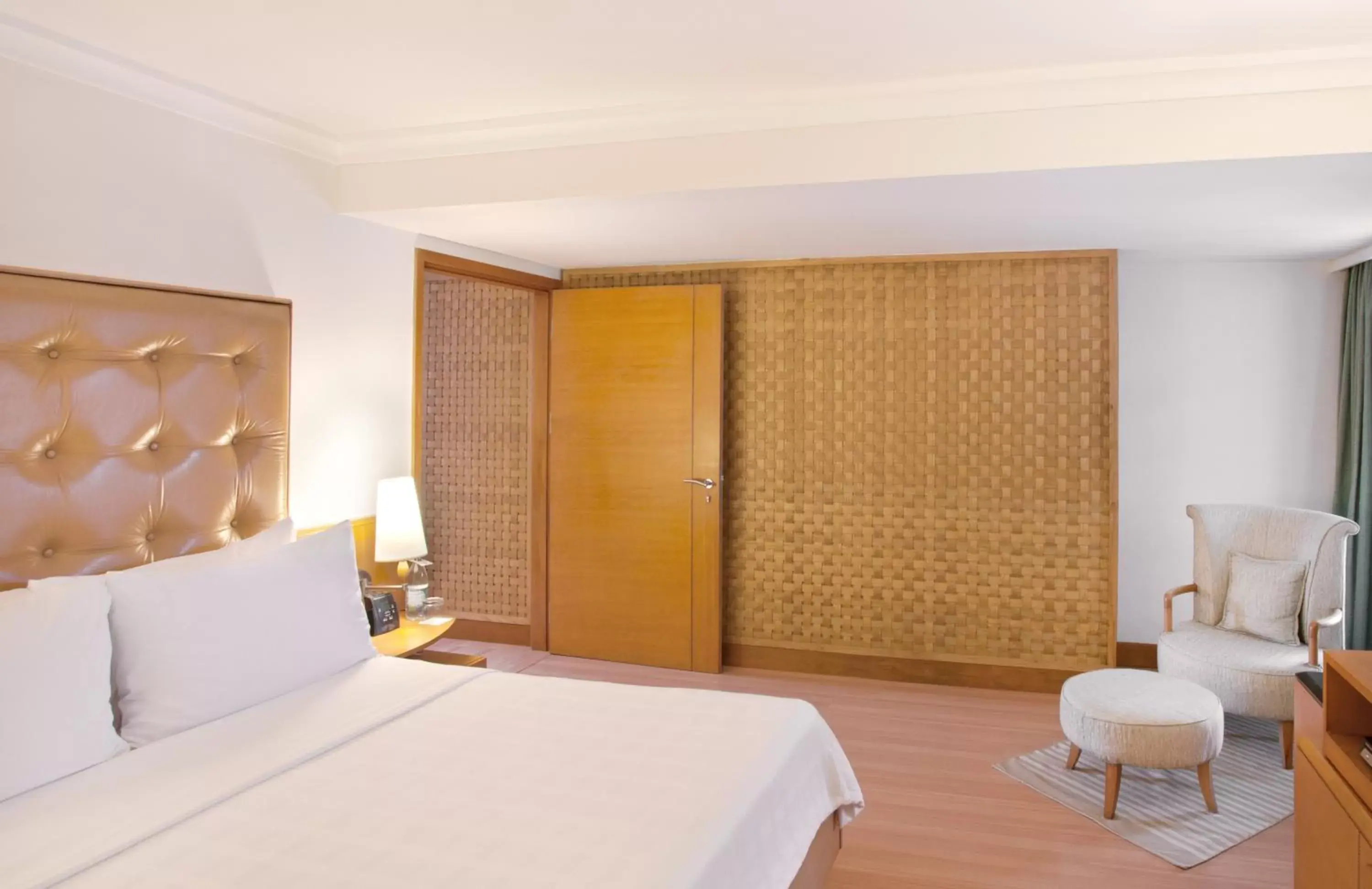 Bedroom, Bed in Trident Chennai