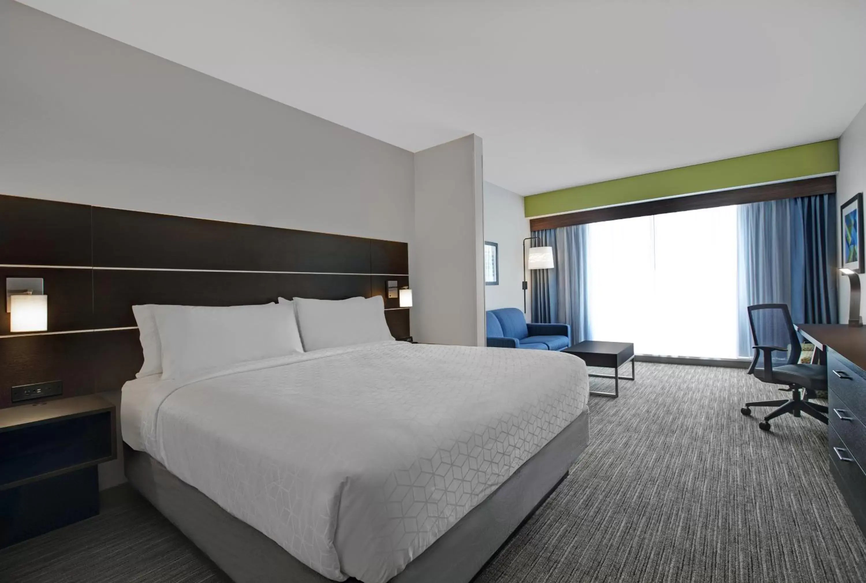 Photo of the whole room, Bed in Holiday Inn Express & Suites - Milwaukee - Brookfield, an IHG Hotel