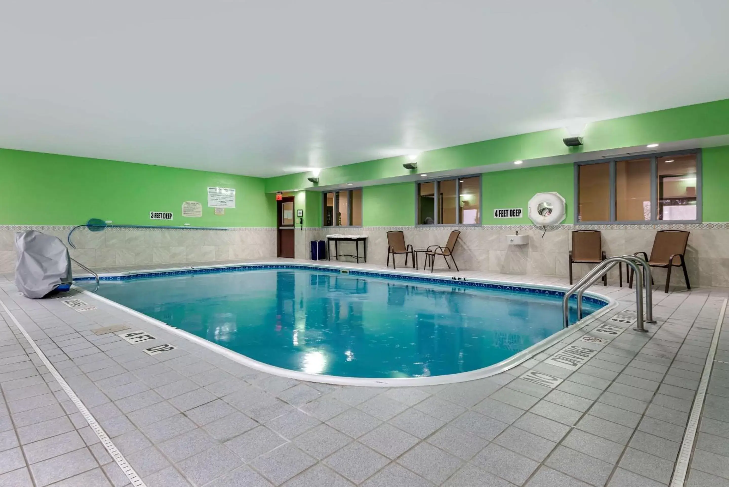 On site, Swimming Pool in Comfort Inn & Suites Liverpool-Clay