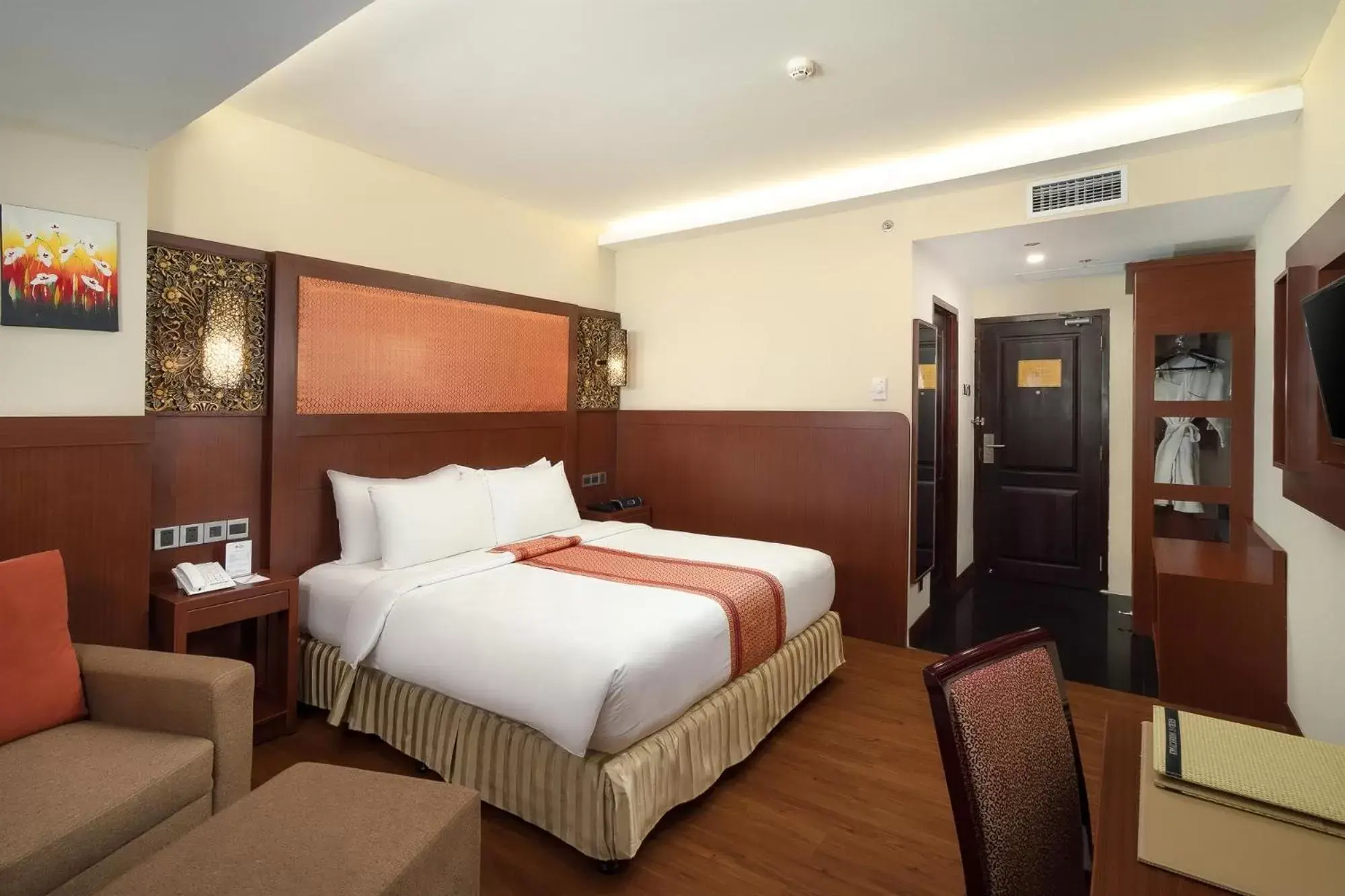 Bed in Best Western Plus Makassar Beach