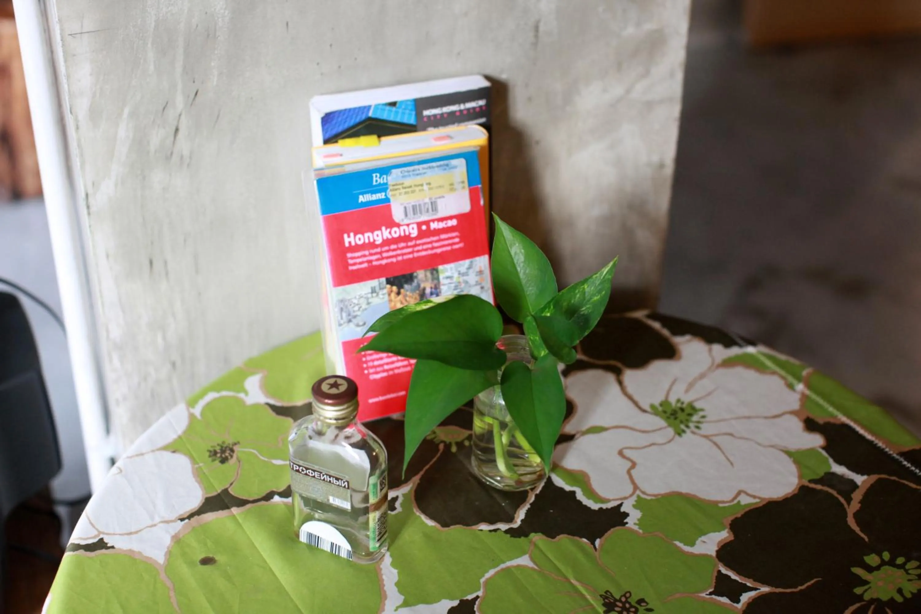 Communal lounge/ TV room in Hop Inn