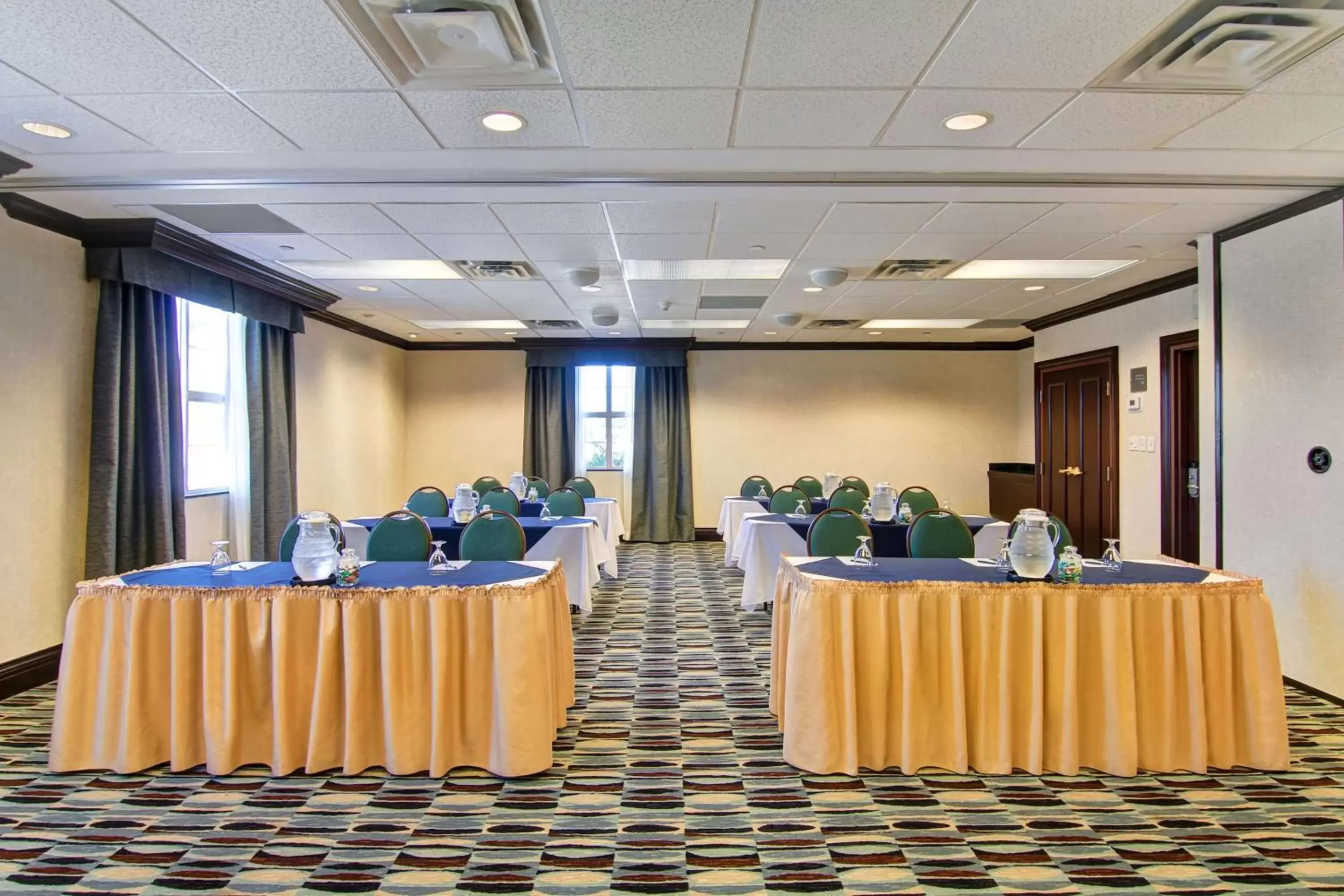 Meeting/conference room in Homewood Suites by Hilton Toronto-Mississauga