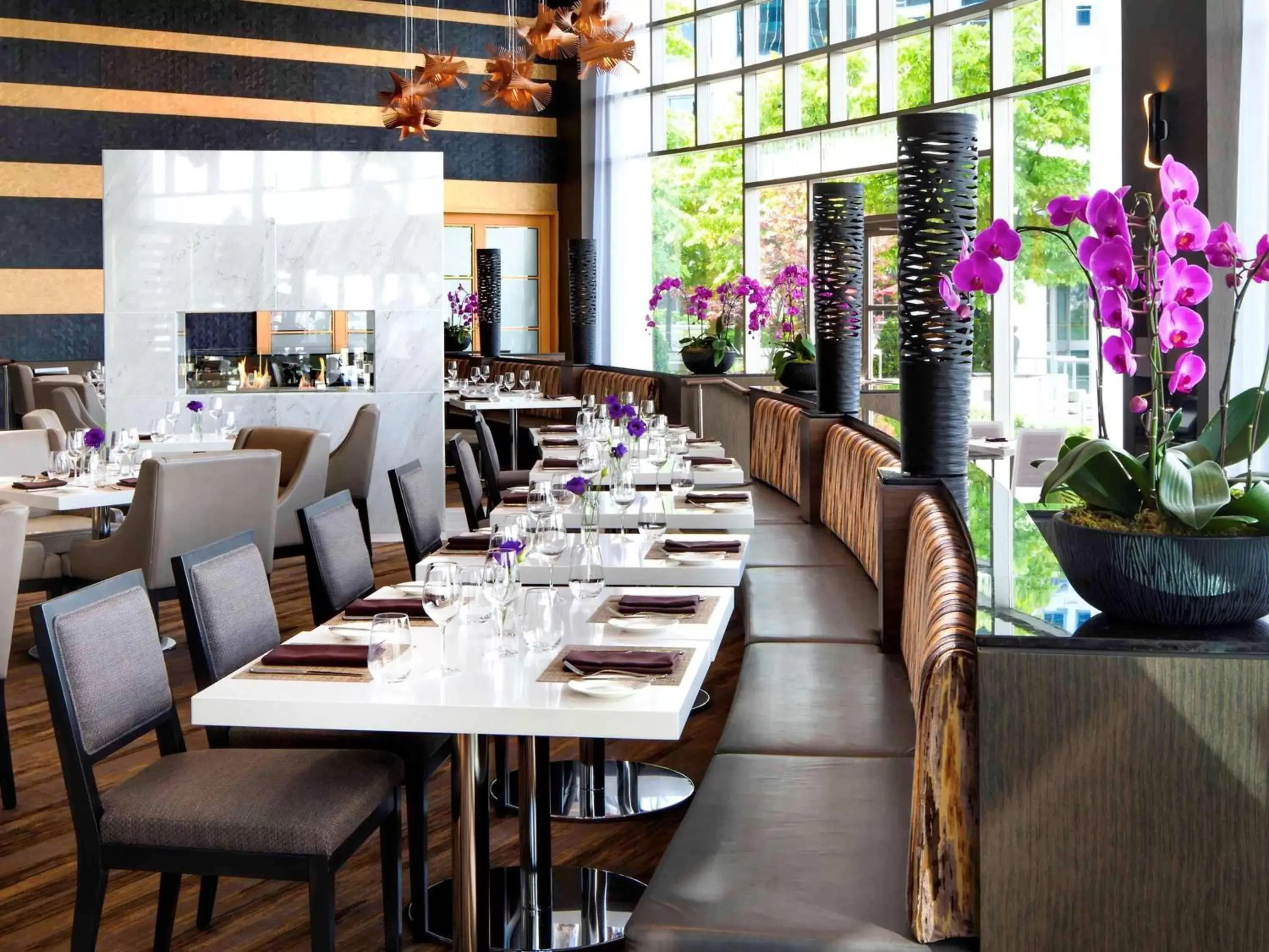 Restaurant/Places to Eat in Fairmont Waterfront