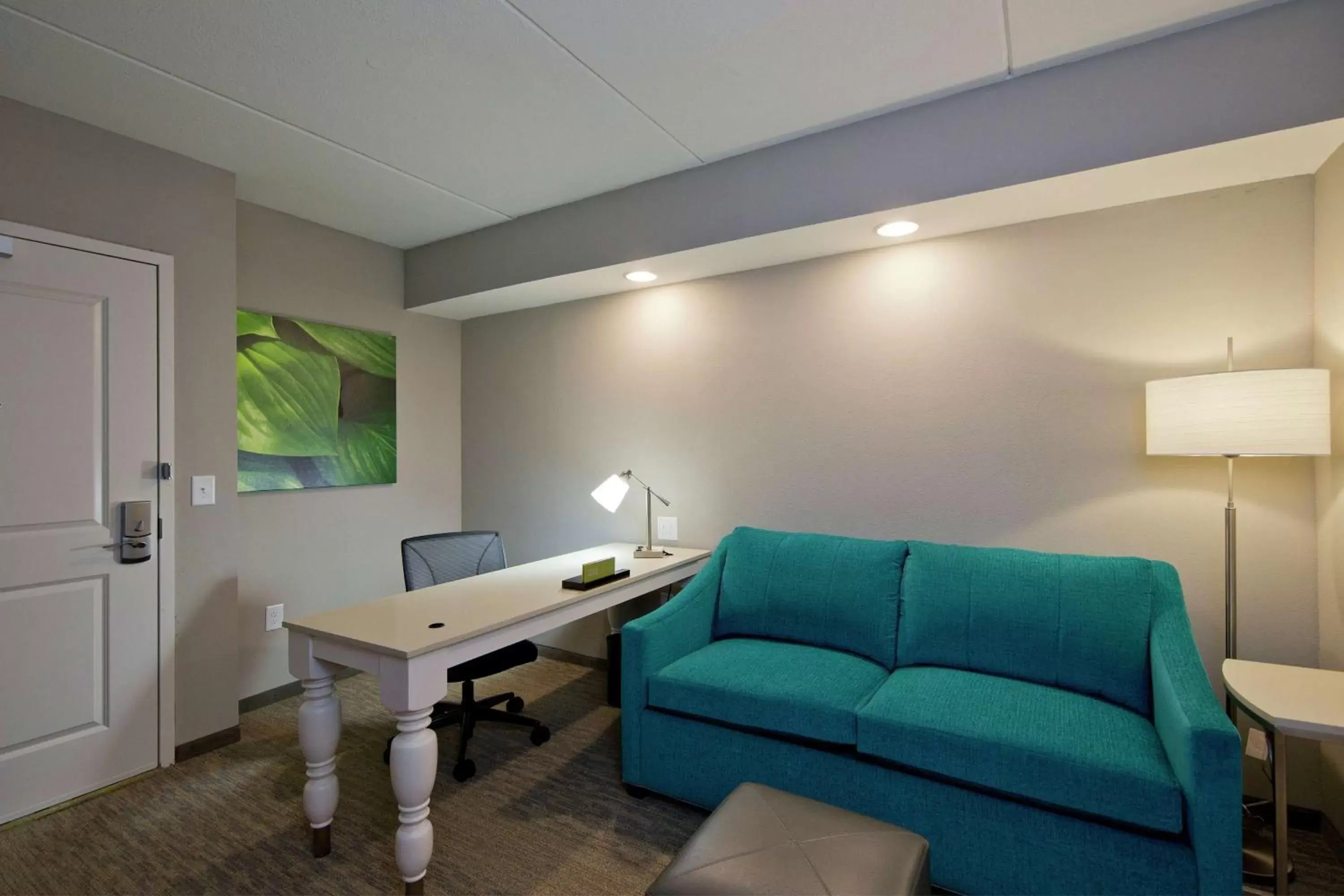 Living room, Seating Area in Hilton Garden Inn Martinsburg