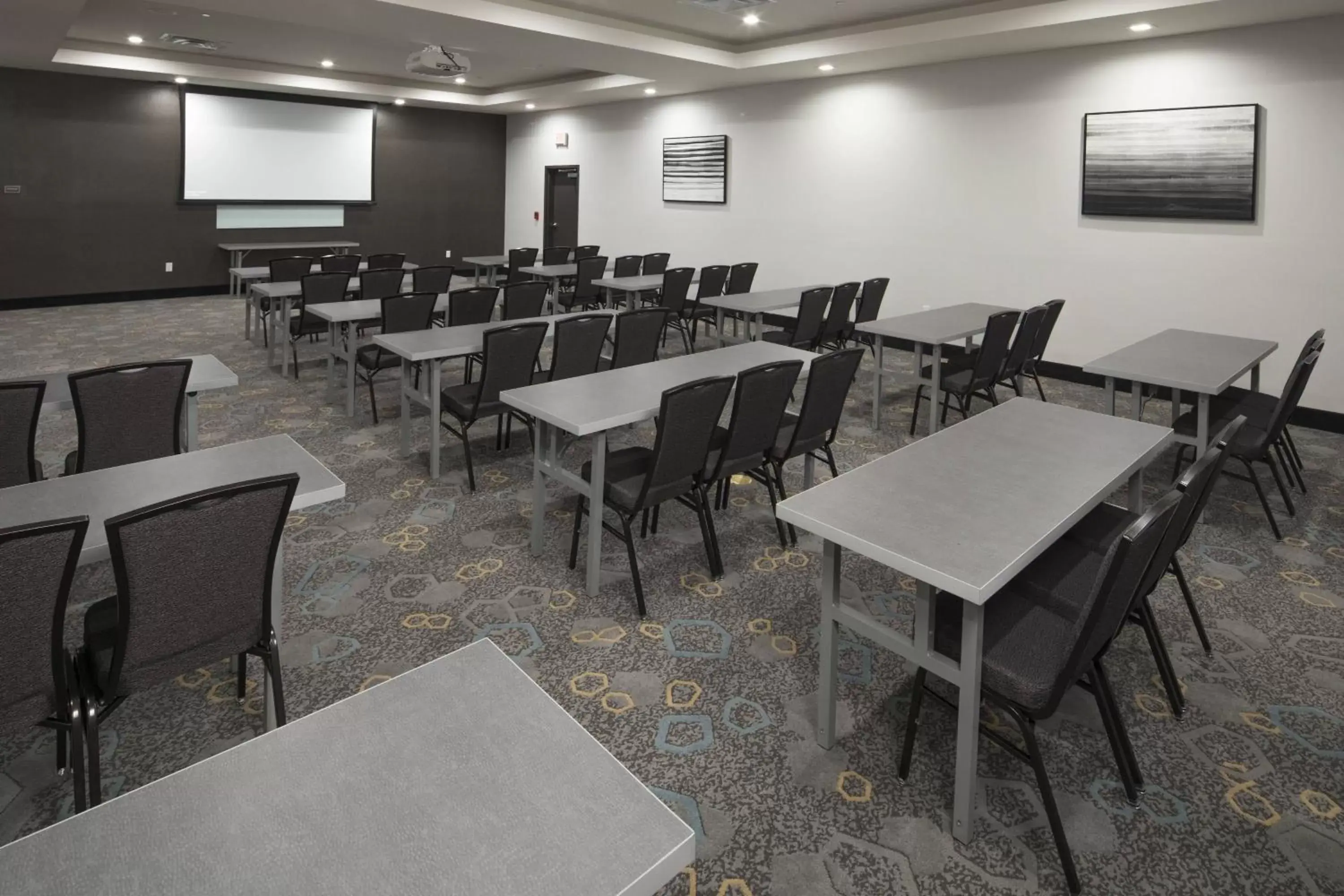 Meeting/conference room, Restaurant/Places to Eat in Residence Inn by Marriott Tulsa Downtown