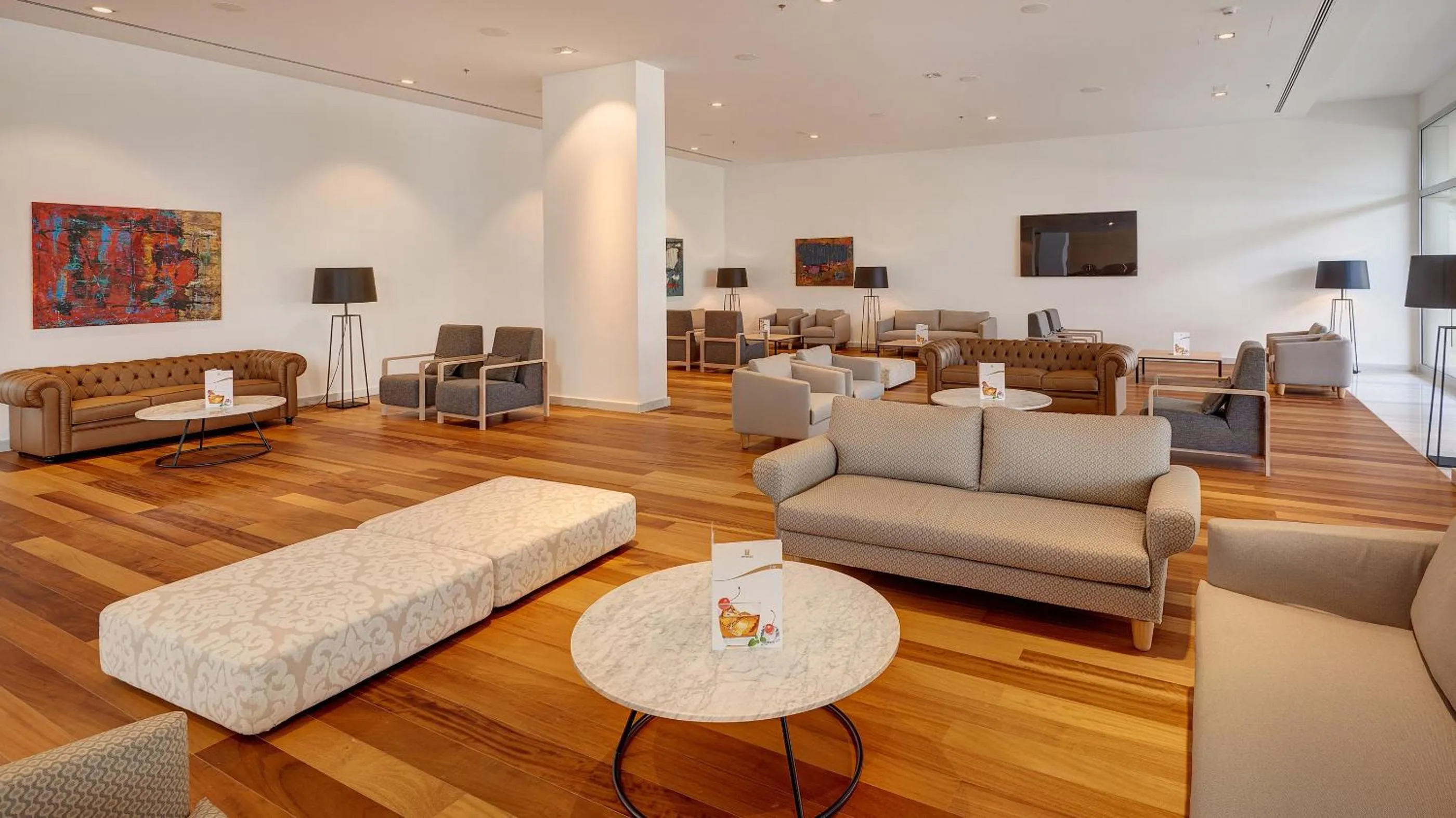 Communal lounge/ TV room in Hipotels Gran Playa de Palma