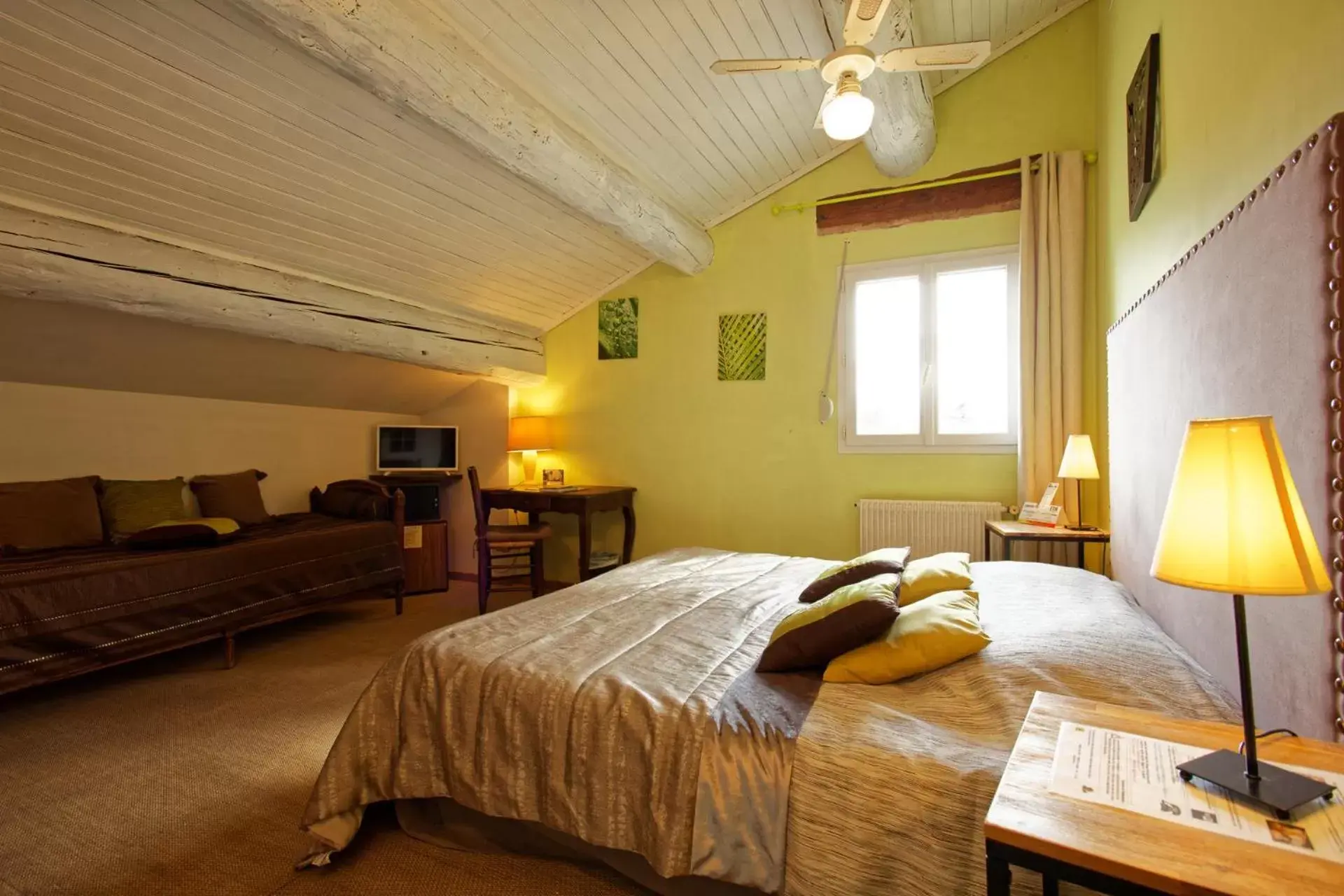 Photo of the whole room in Logis Auberge De Tavel Photo of the whole room in Logis Auberge De Tavel