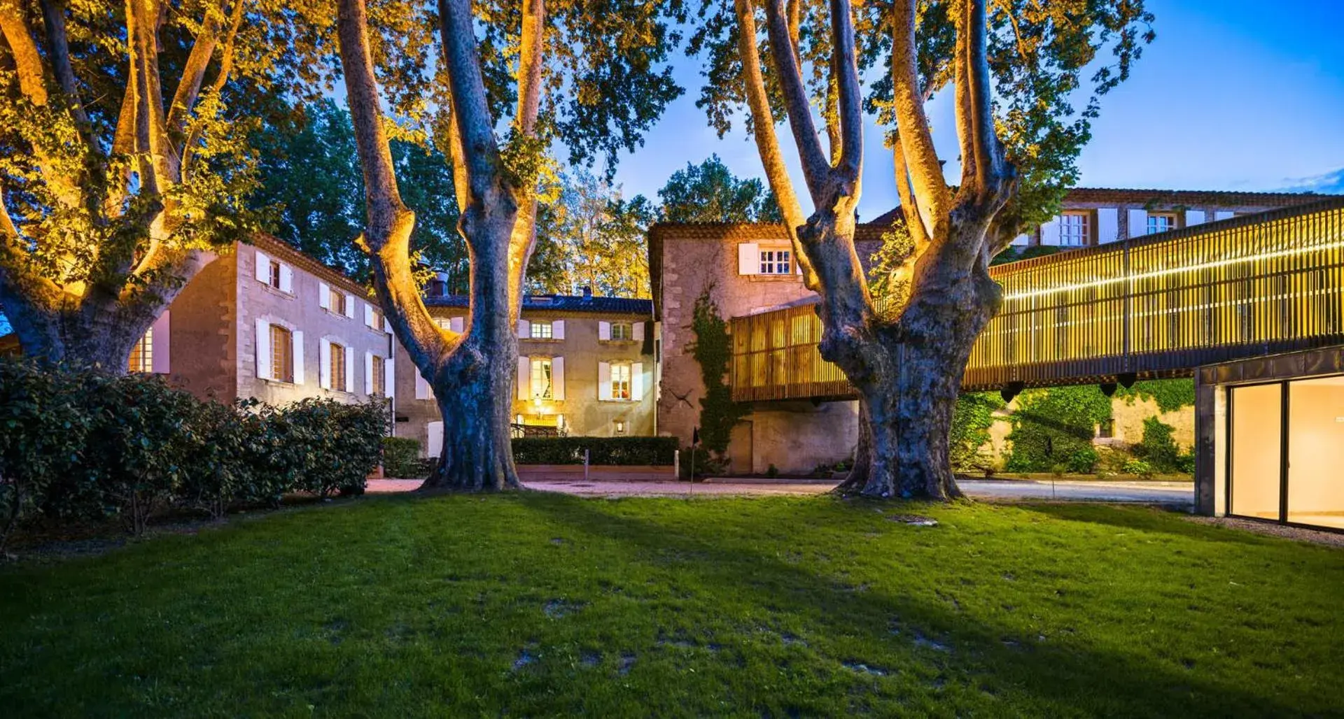 Garden, Property Building in Le Moulin de Vernègues Hôtel & Spa