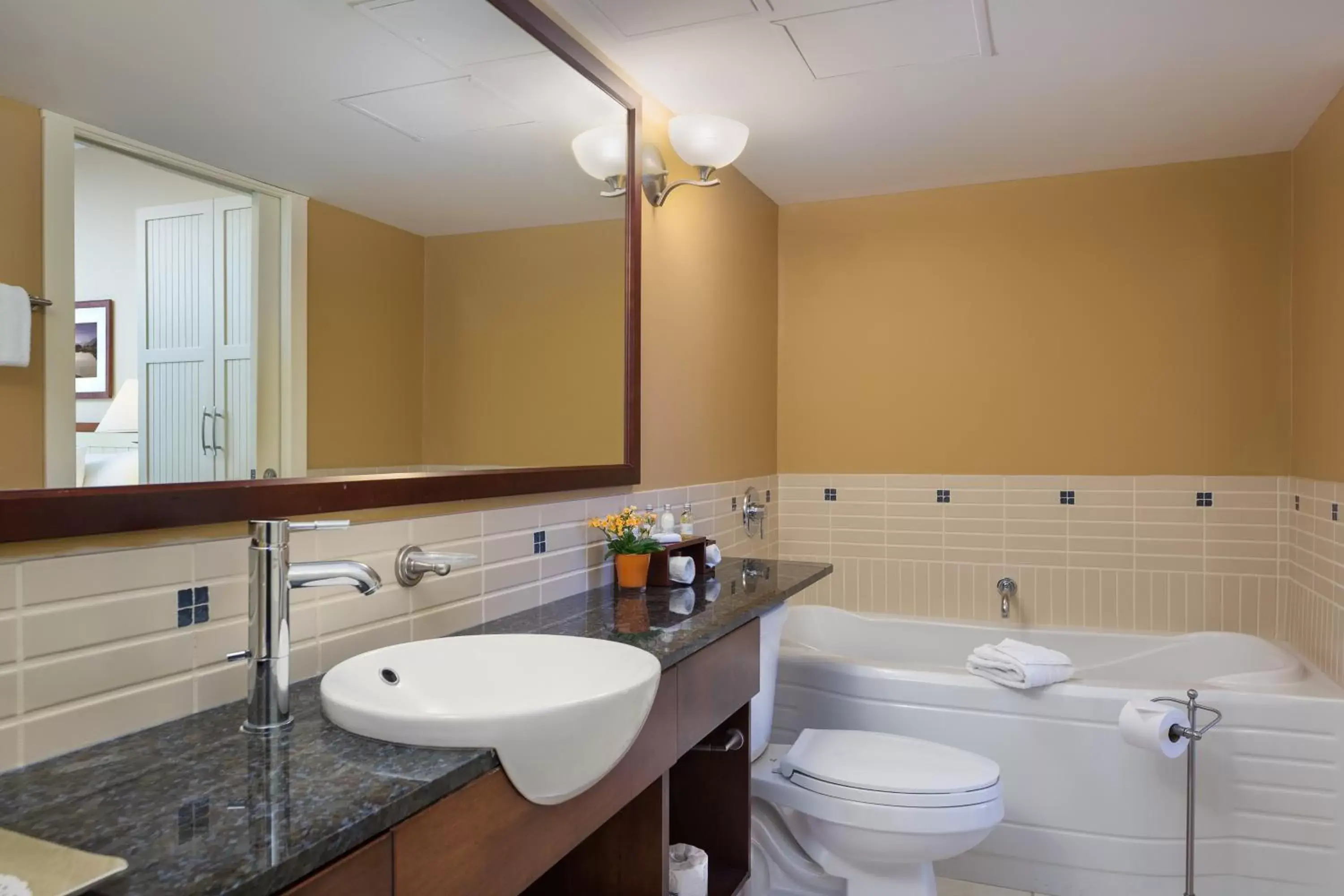 Bathroom in Summerland Waterfront Resort & Spa