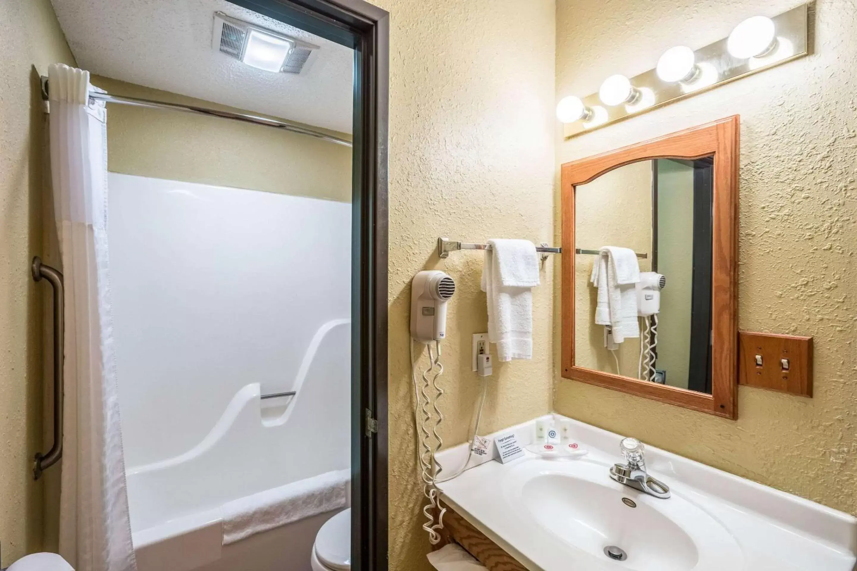 Bathroom in Quality Inn Scottsbluff