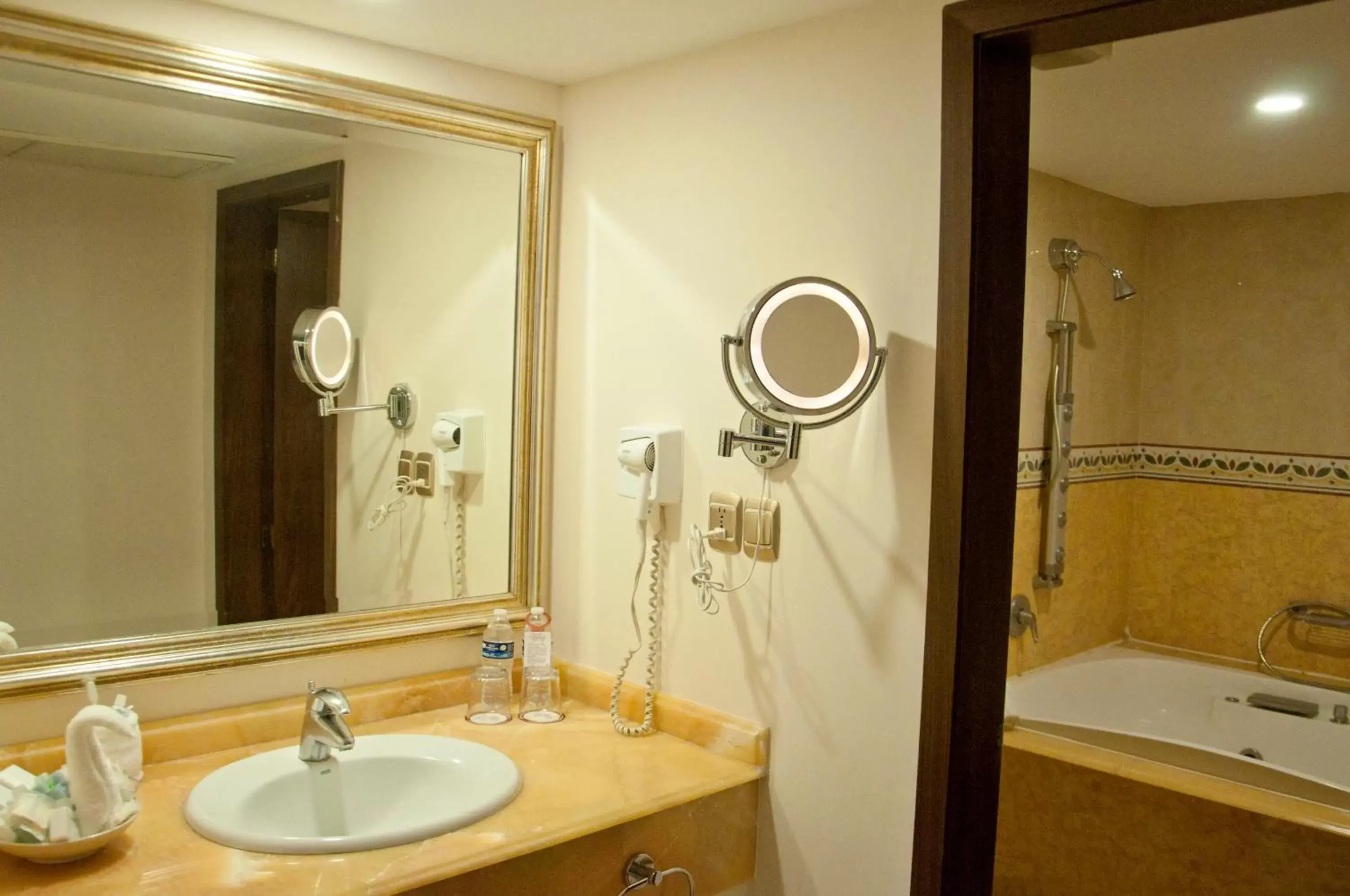 Bathroom in Gran Hotel Diligencias