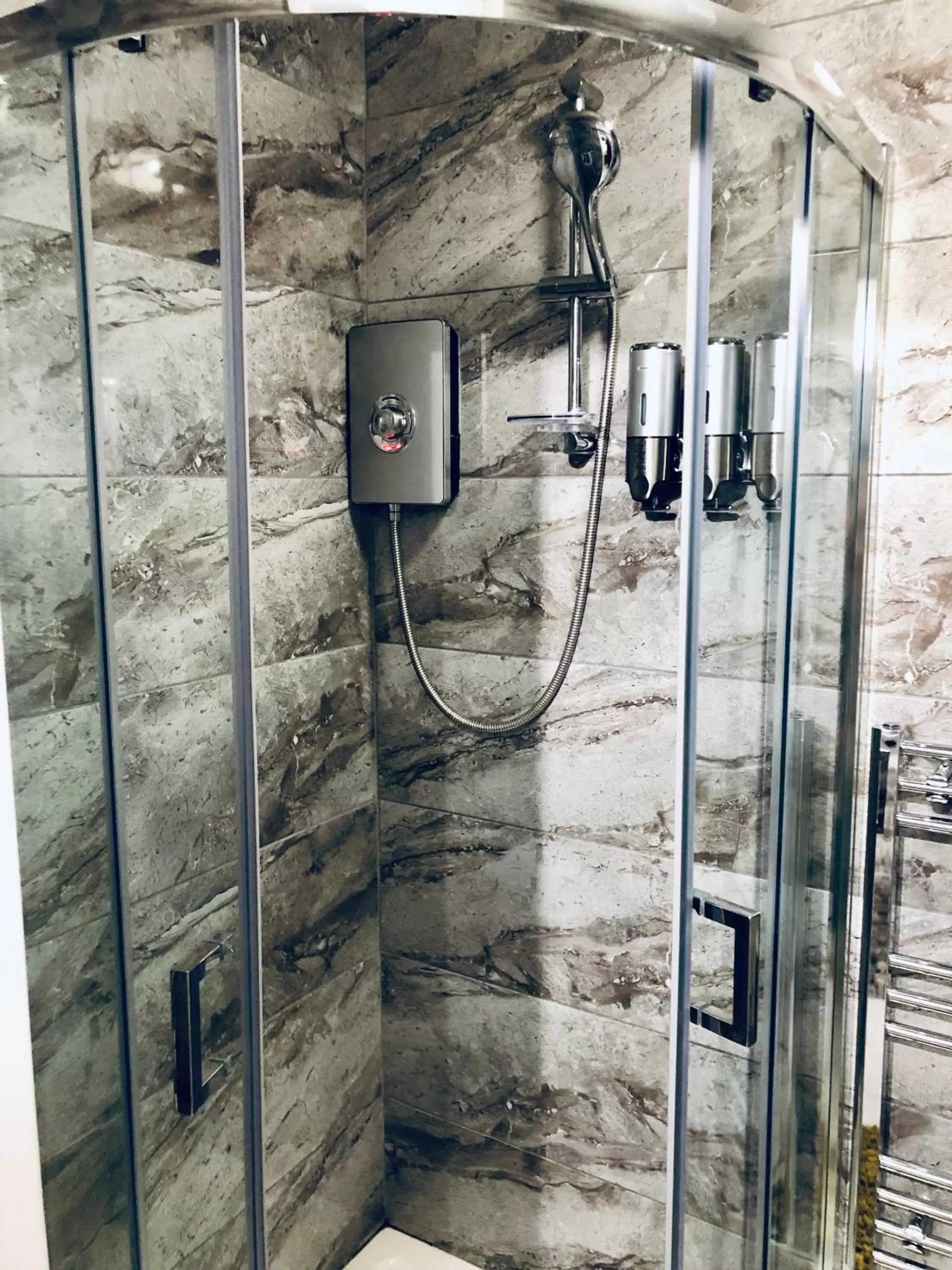 Shower, Bathroom in Oxford Studios