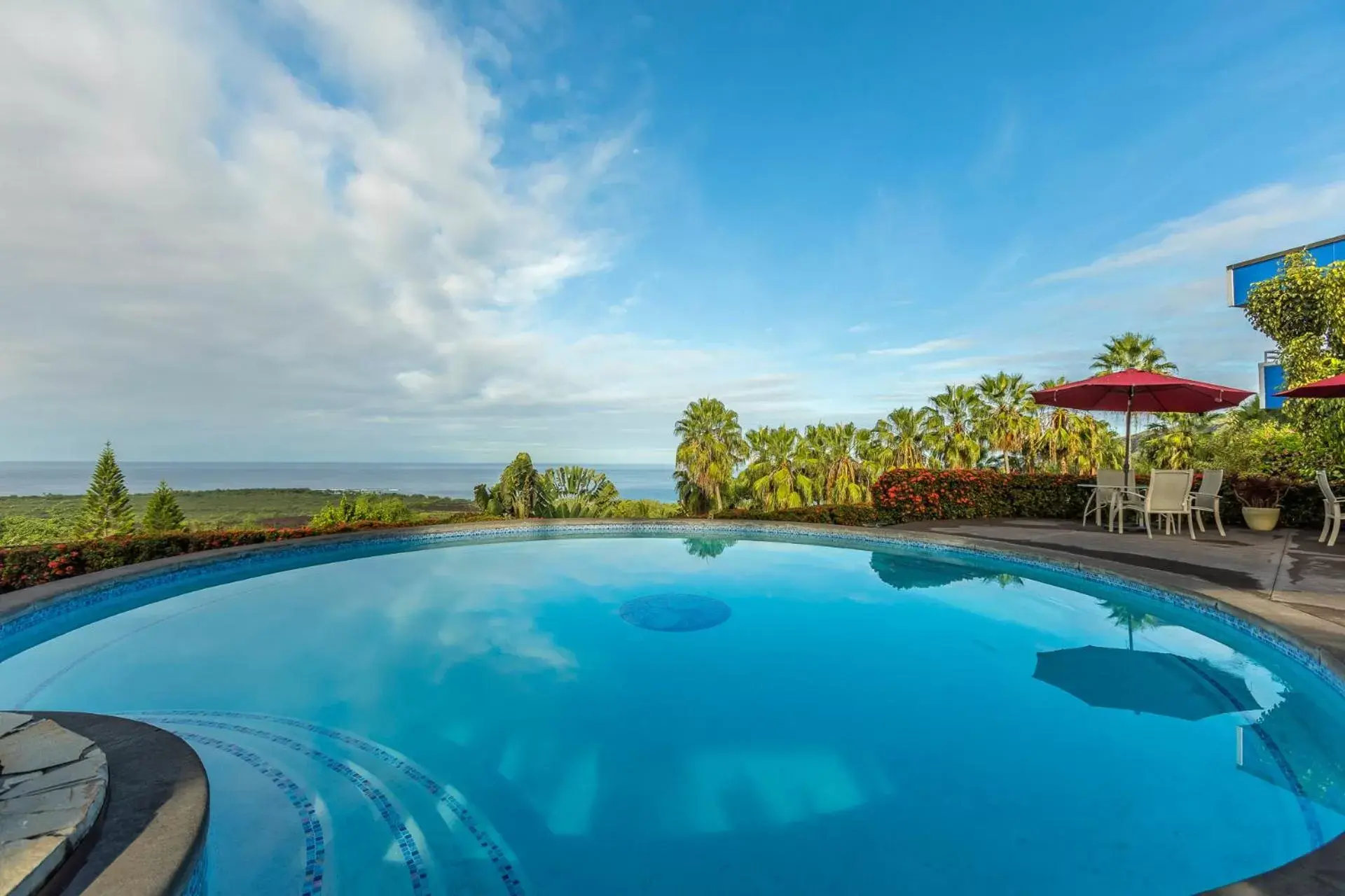 Swimming Pool in Luana Inn