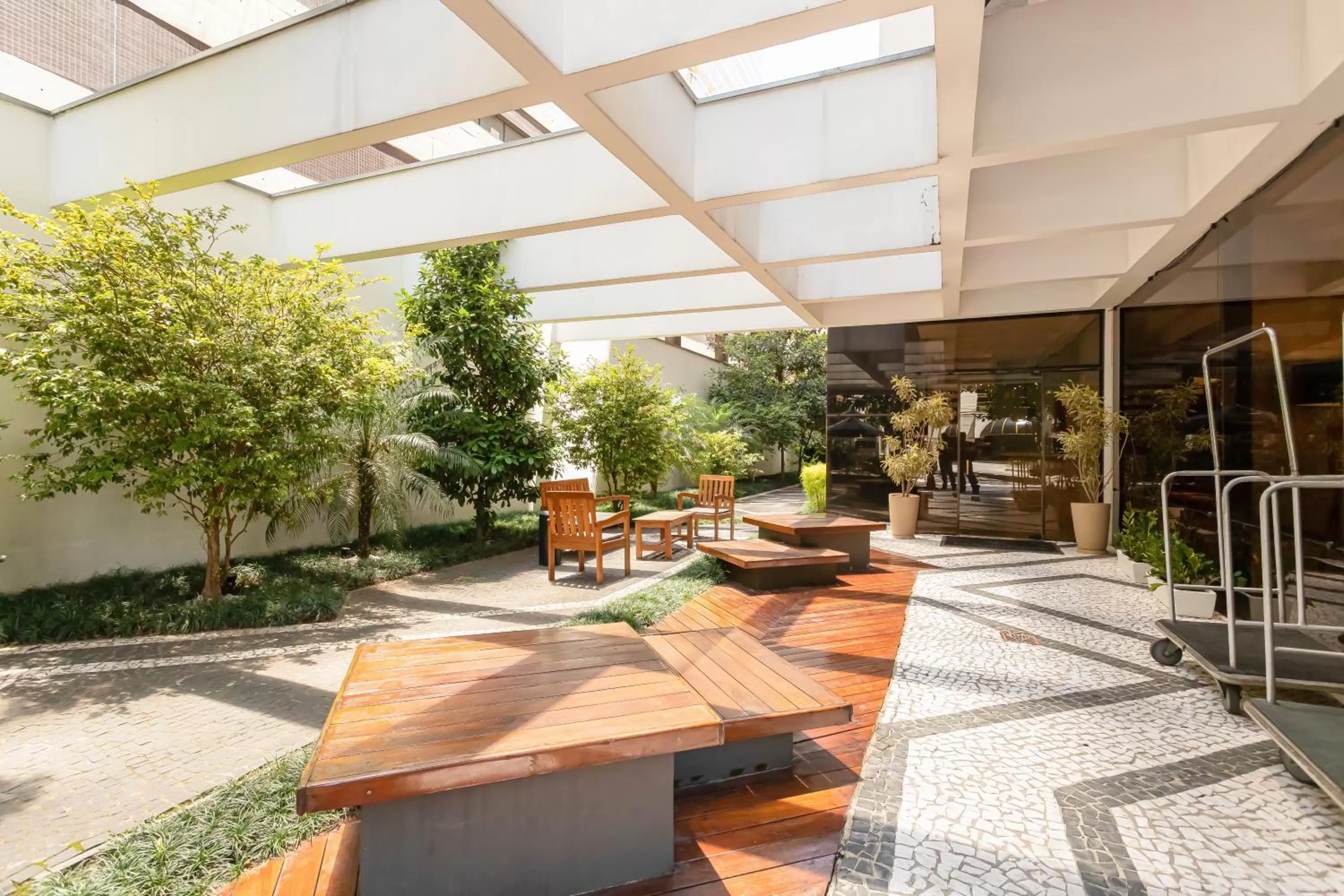 Facade/entrance in H4 La Residence Paulista