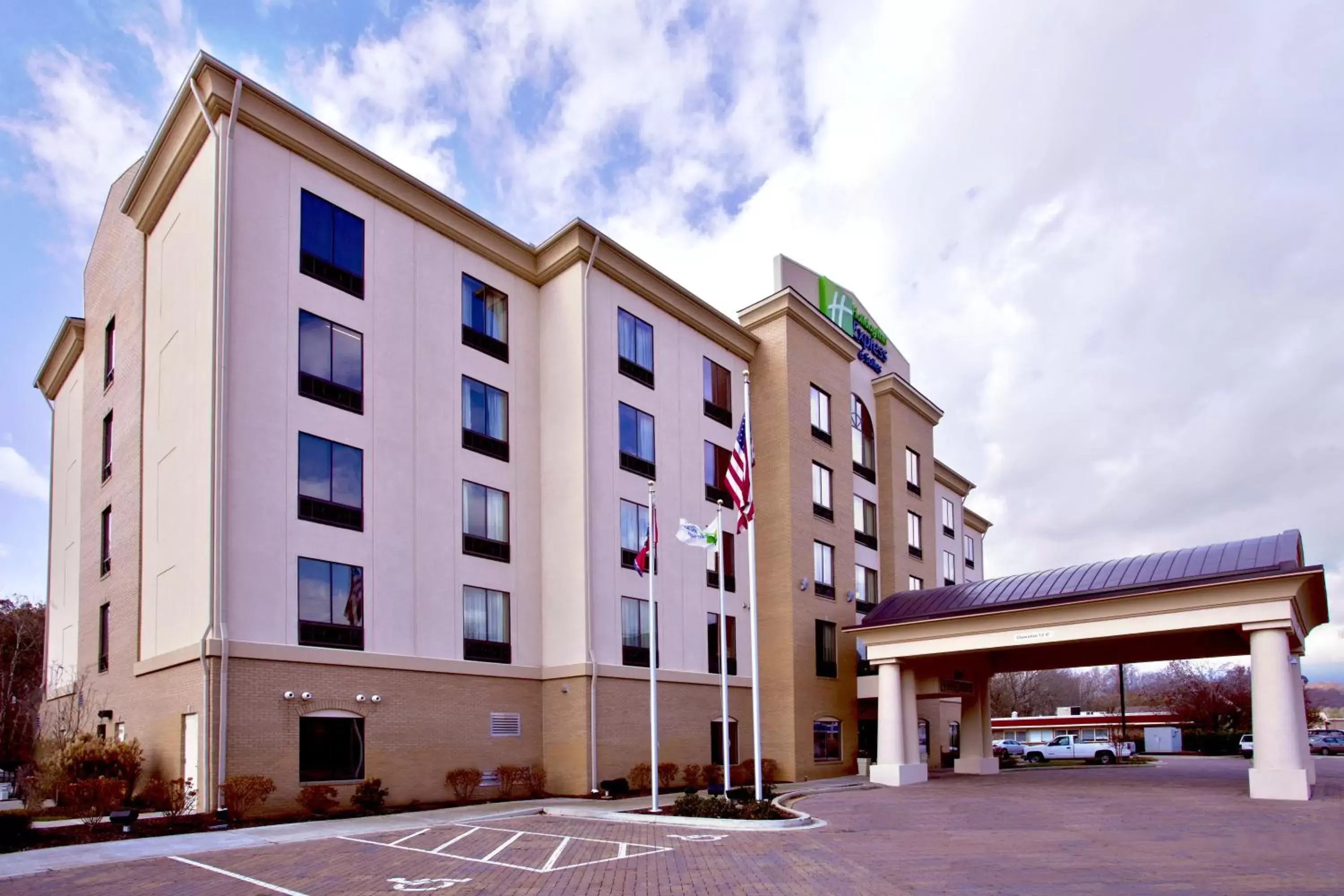 Property Building in Holiday Inn Express & Suites Oak Ridge, an IHG Hotel