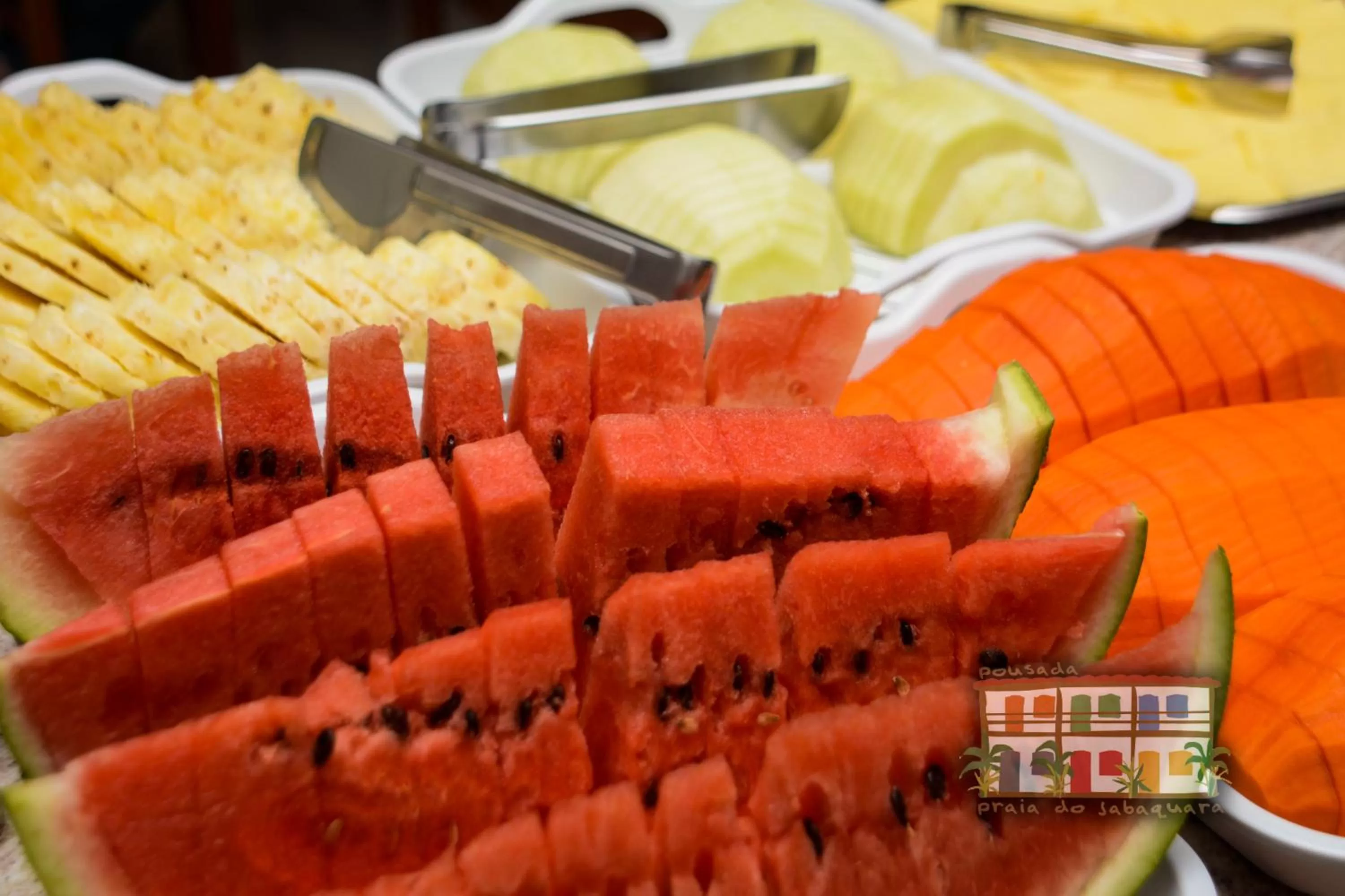 Buffet breakfast in Pousada Praia do Jabaquara