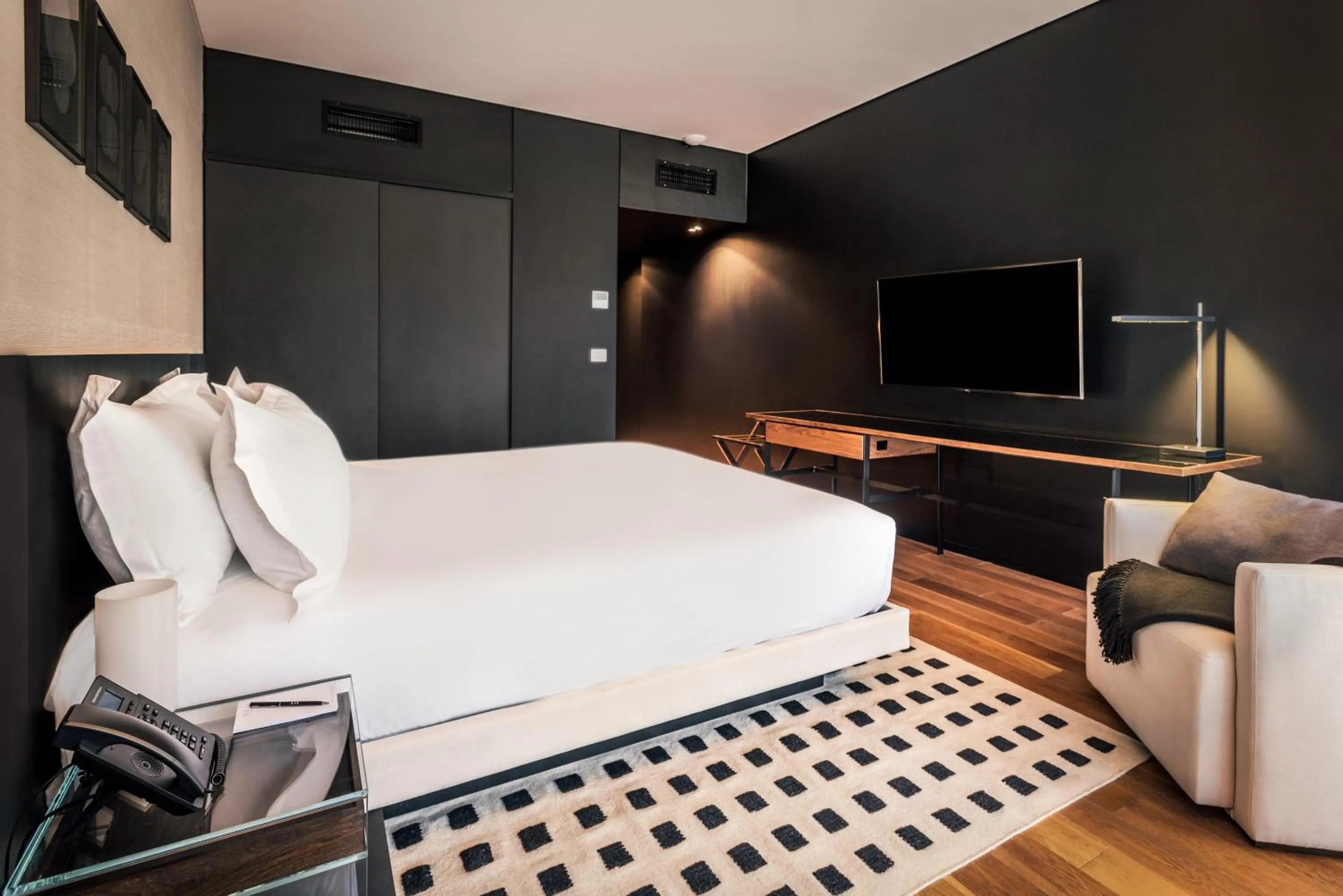 Photo of the whole room, Bed in SLS Buenos Aires Puerto Madero