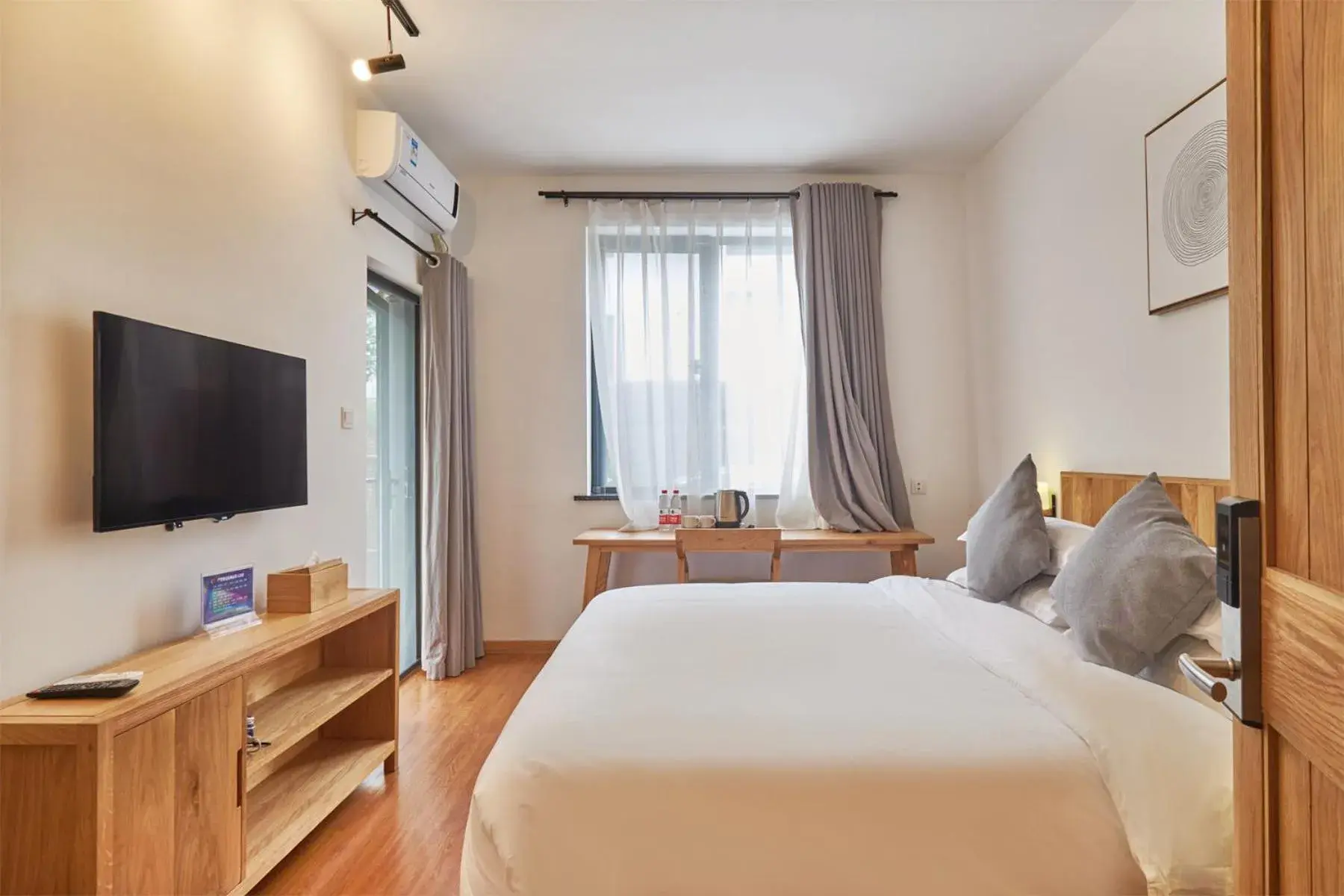 Double Room with Garden View in Hangzhou Yueshang Yunshe Boutique Hostel