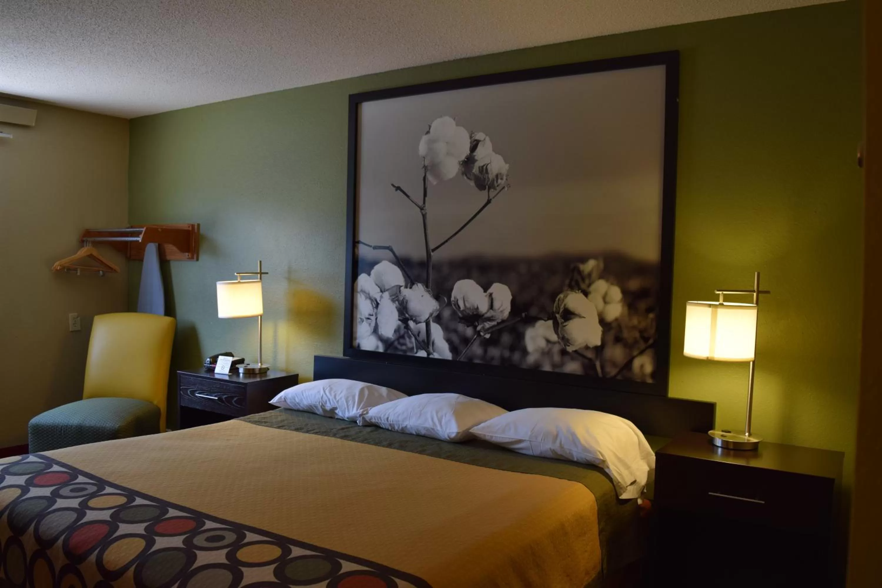 Bed in Super 8 by Wyndham Homewood Birmingham Area