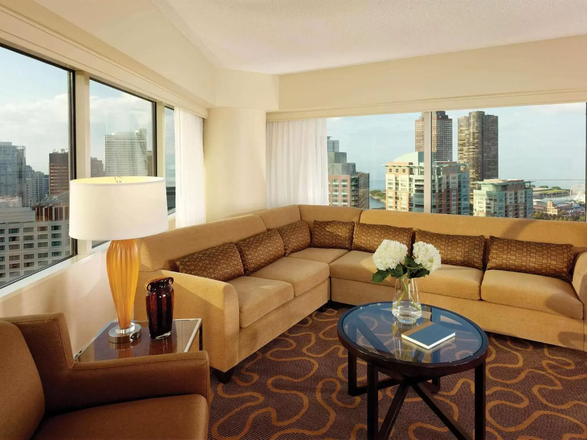 Photo of the whole room, Seating Area in Swissotel Chicago