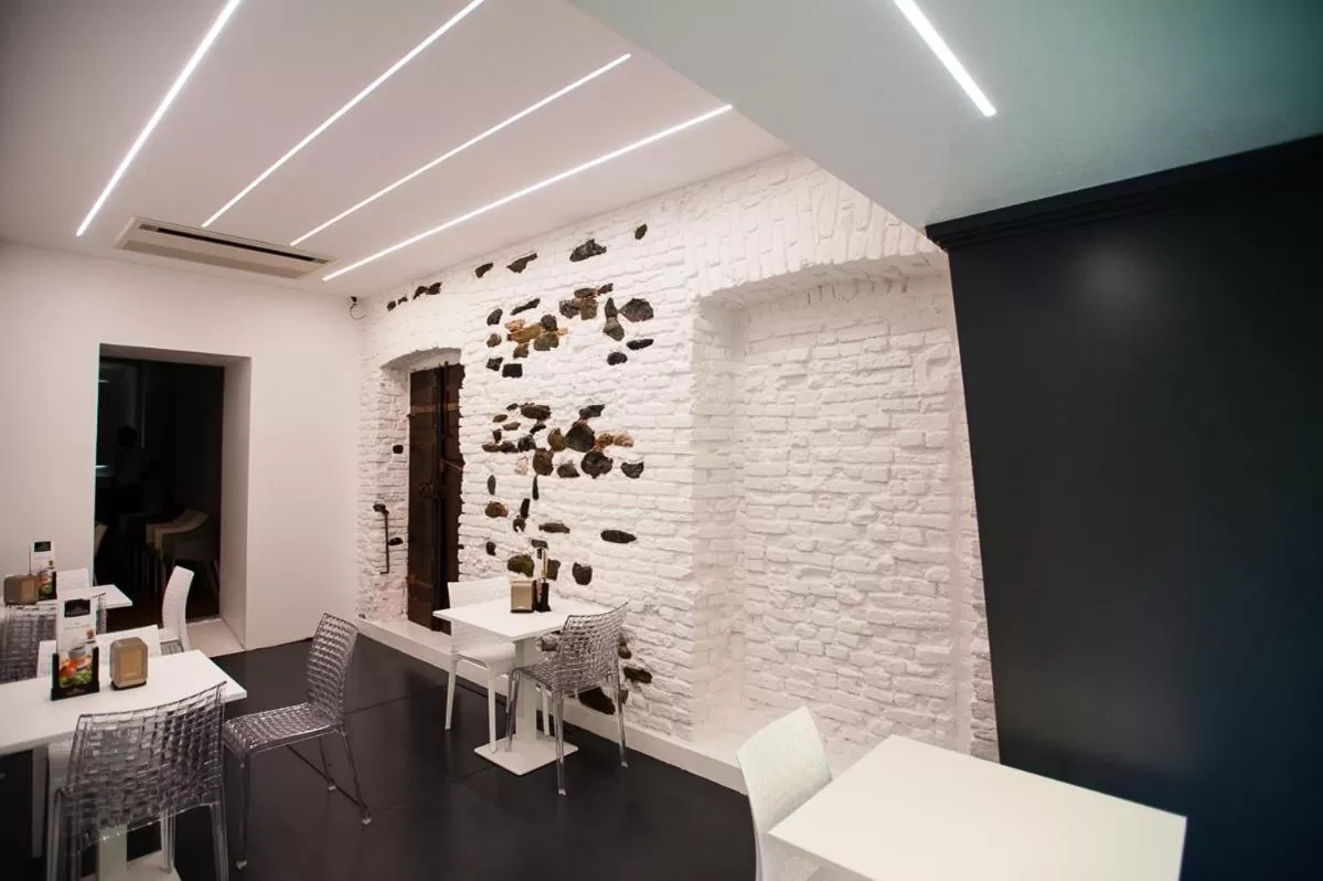 Communal lounge/ TV room in Adalesia Hotel & Coffee