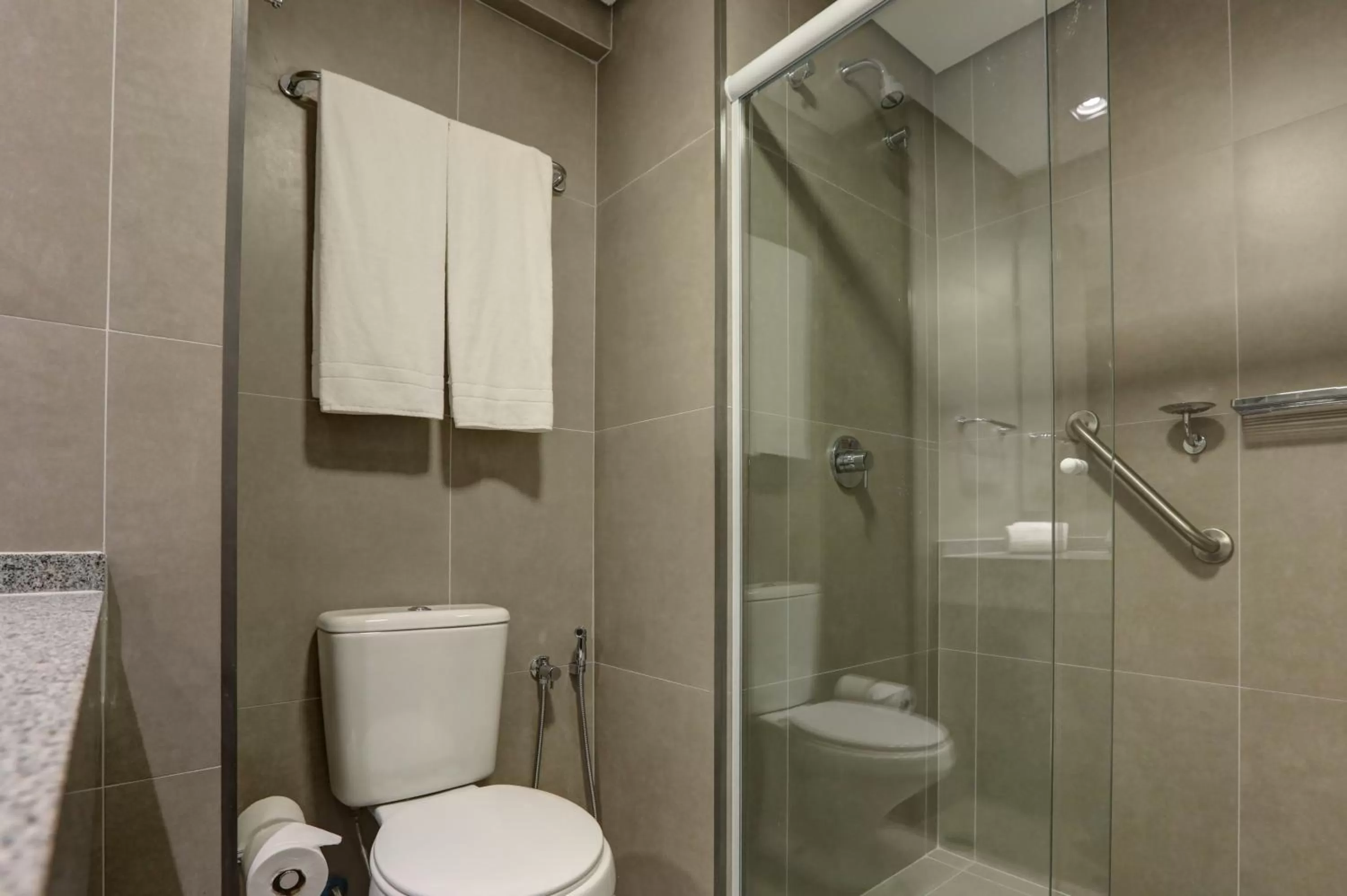 Shower in Comfort Hotel Guarulhos Aeroporto