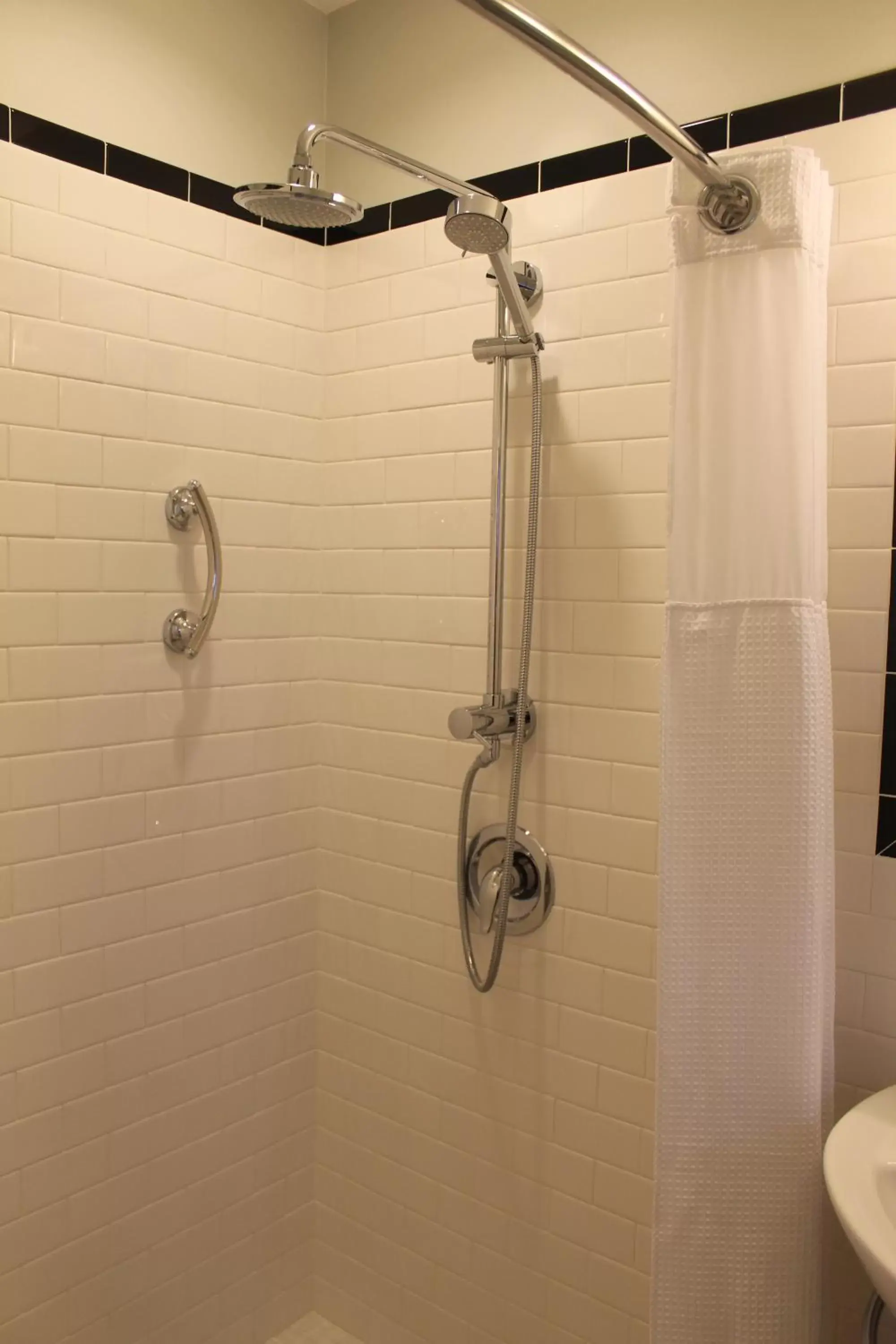 Shower, Bathroom in Village Inn