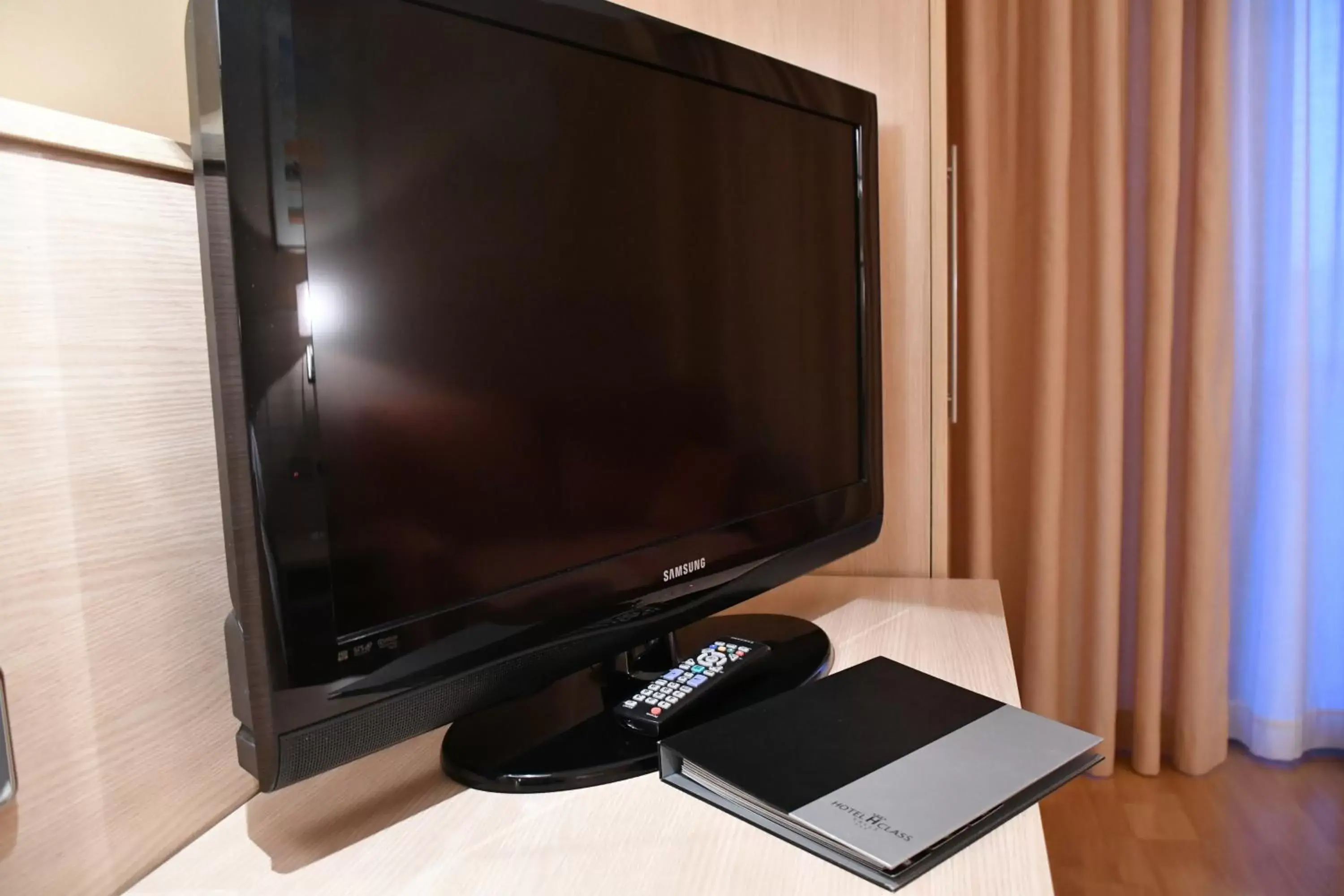 TV and multimedia, TV/Entertainment Center in Hotel Class Valls