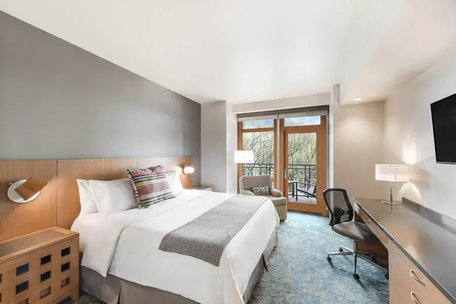 Photo of the whole room, Bed in Cedarbrook Lodge Photo of the whole room, Bed in Cedarbrook Lodge