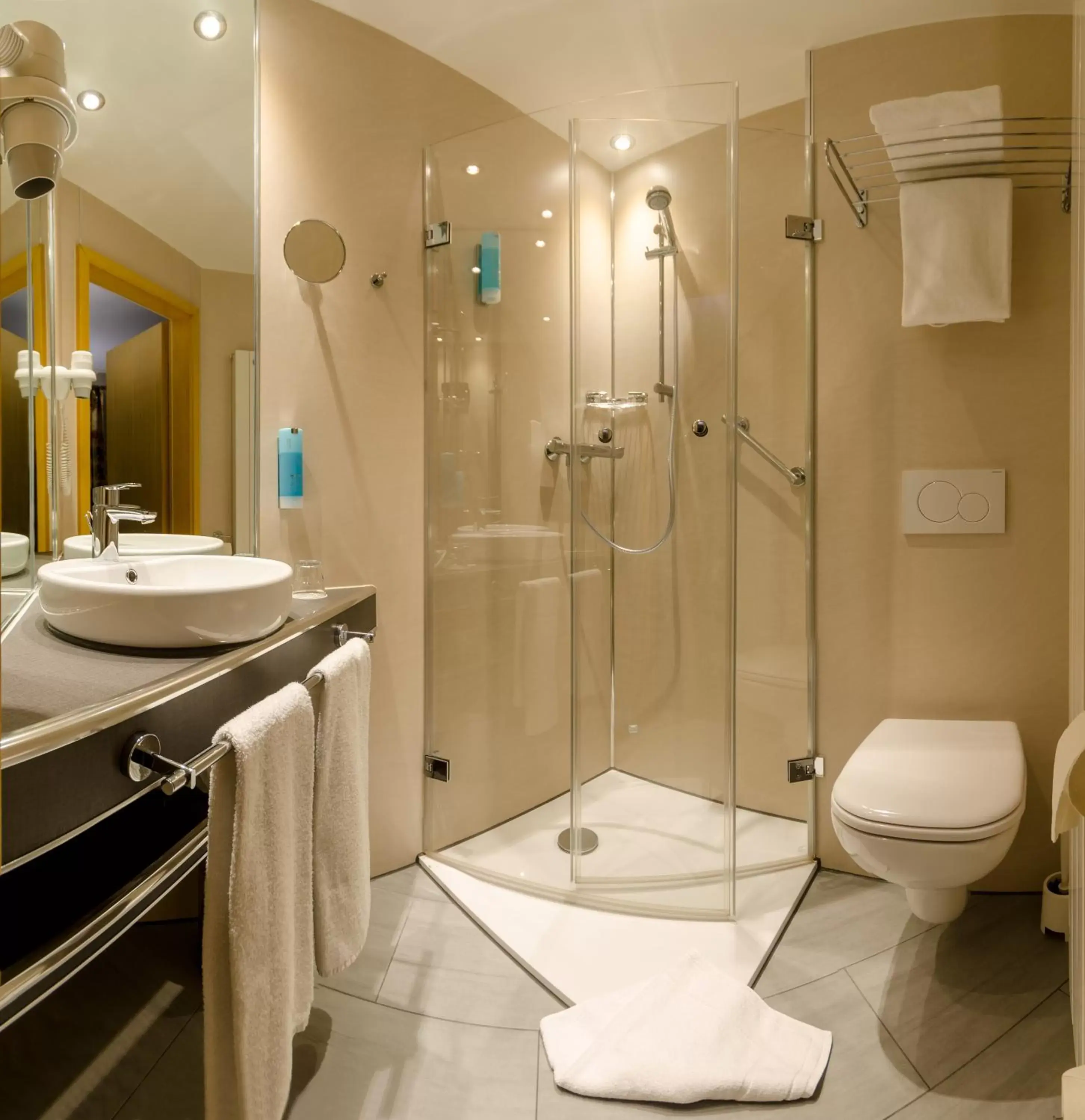 Toilet, Bathroom in Hotel Saigerhütte