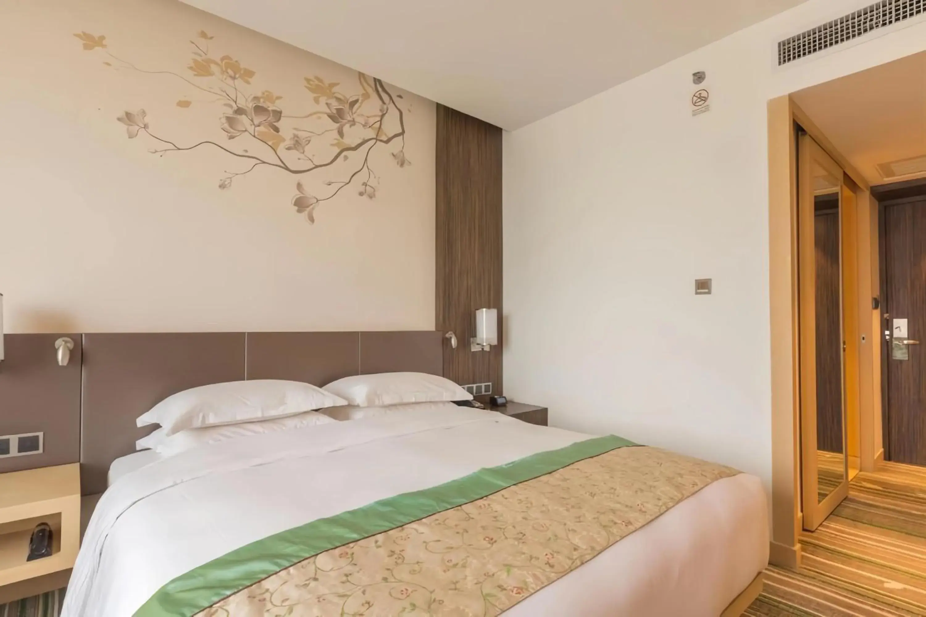 Photo of the whole room, Bed in Hilton Garden Inn Xi'an High-Tech Zone
