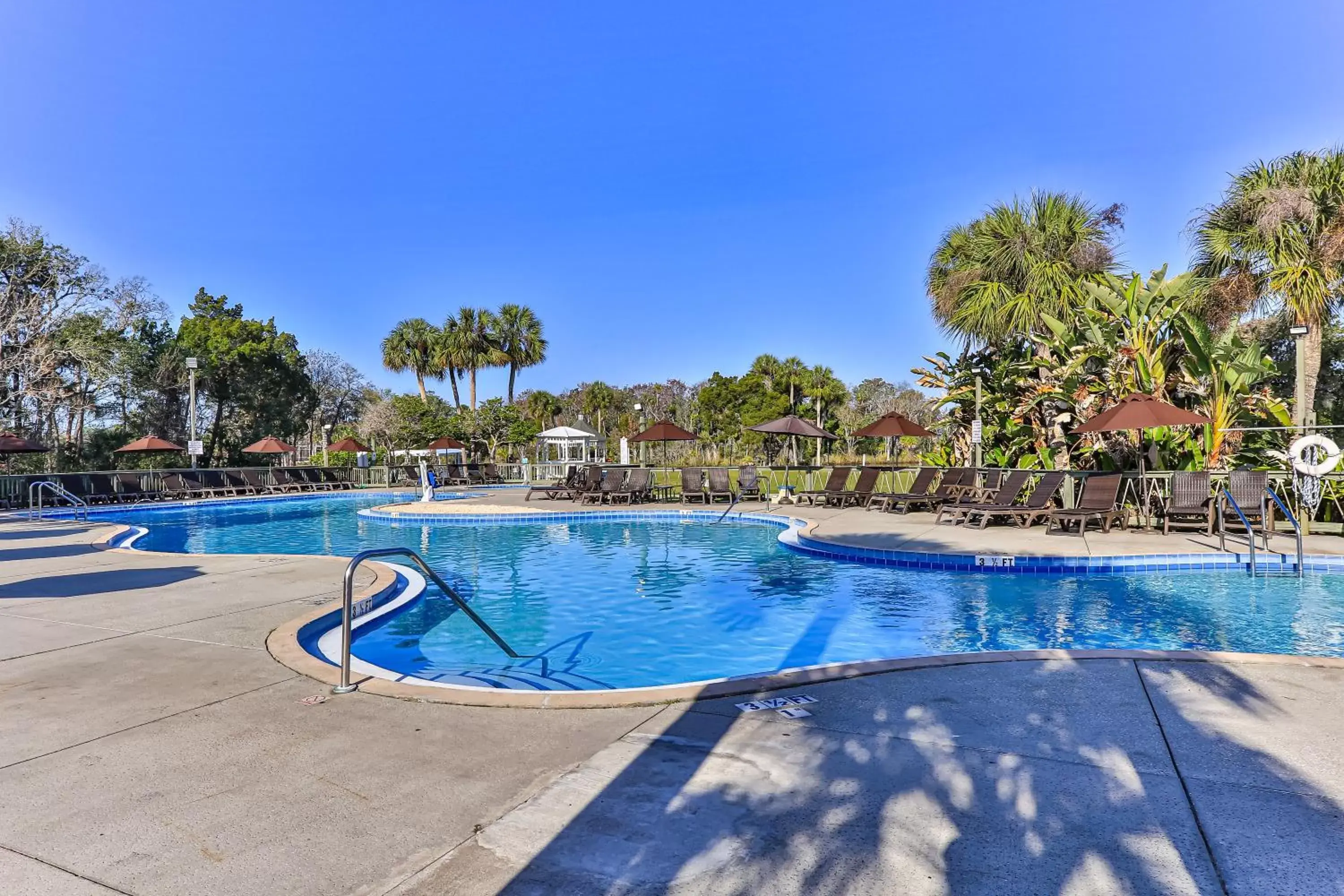 Pool view, Swimming Pool in Plantation Resort on Crystal River, Ascend Hotel Collection