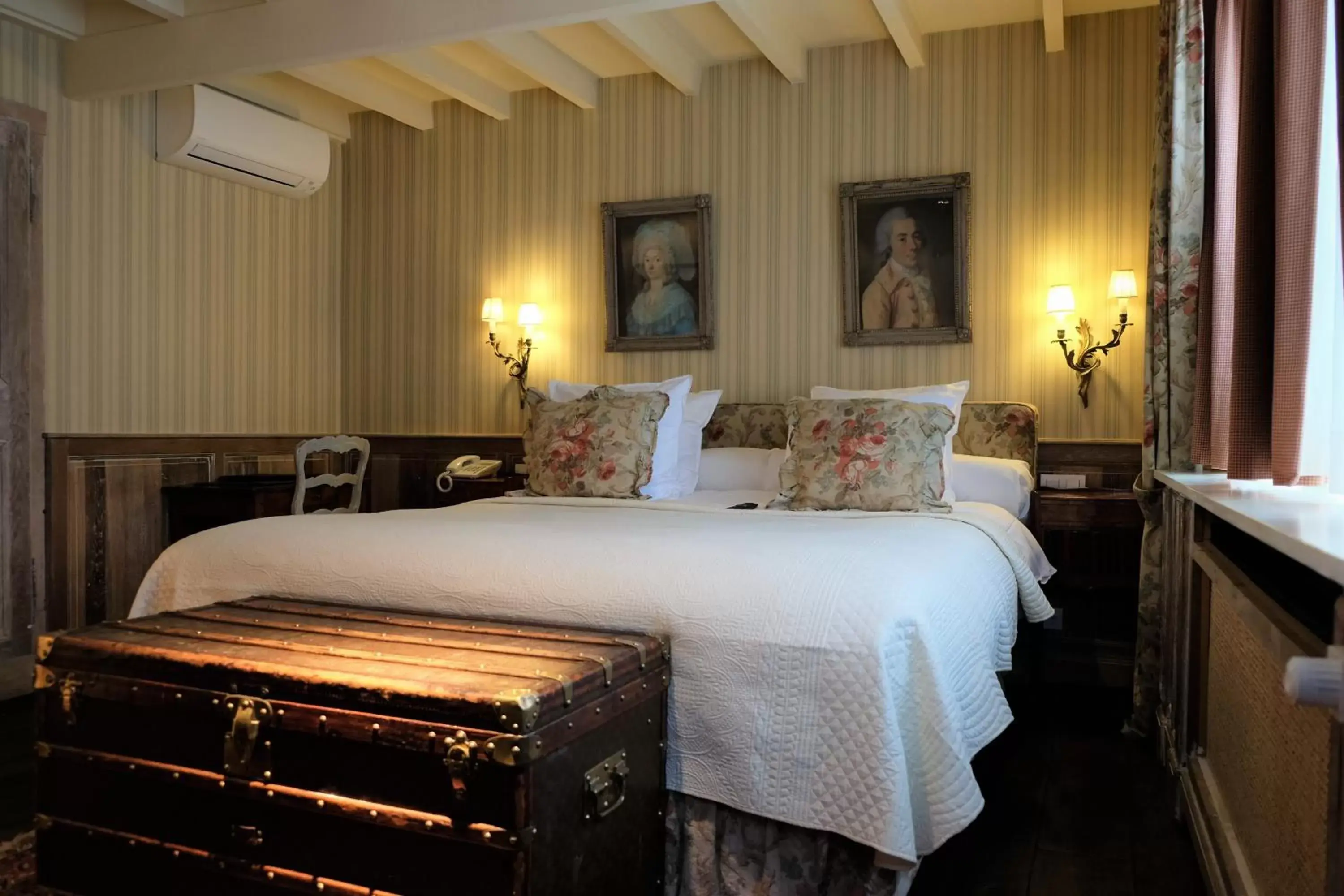 Bedroom, Bed in Relais Bourgondisch Cruyce, A Luxe Worldwide Hotel